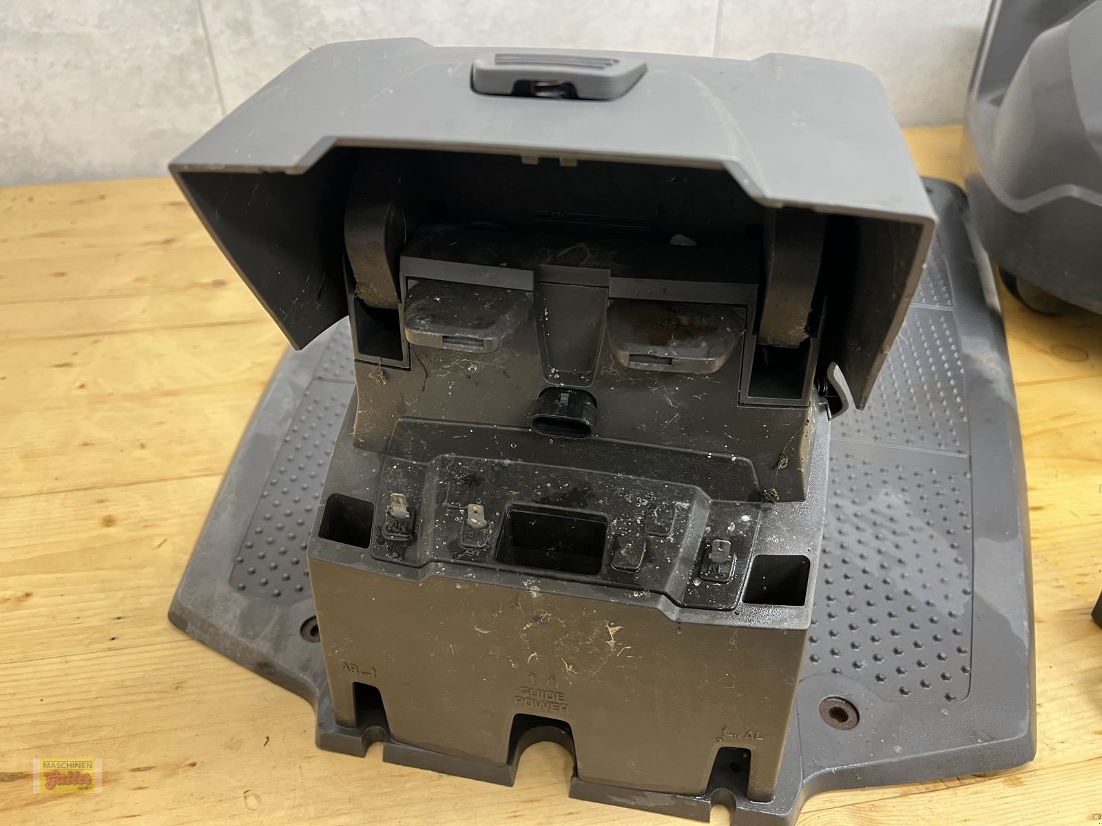 Mähroboter des Typs Husqvarna Automower 420, Gebrauchtmaschine in Kötschach (Bild 2)