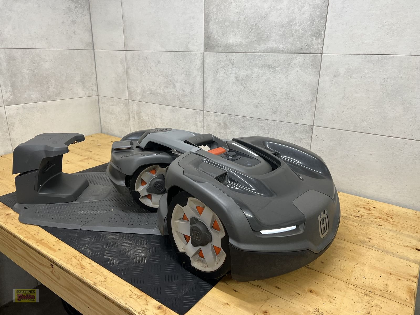Mähroboter des Typs Husqvarna Automower 435X AWD, Gebrauchtmaschine in Kötschach (Bild 1)