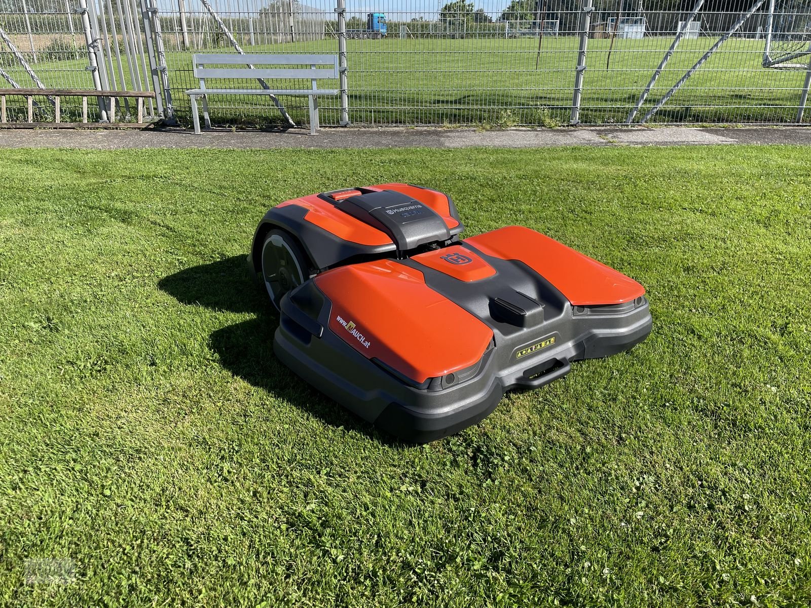 Mähroboter des Typs Husqvarna Ceora 544 / 546 EPOS Golfplatz & Sportplatzmäher, Neumaschine in Burgkirchen (Bild 11)