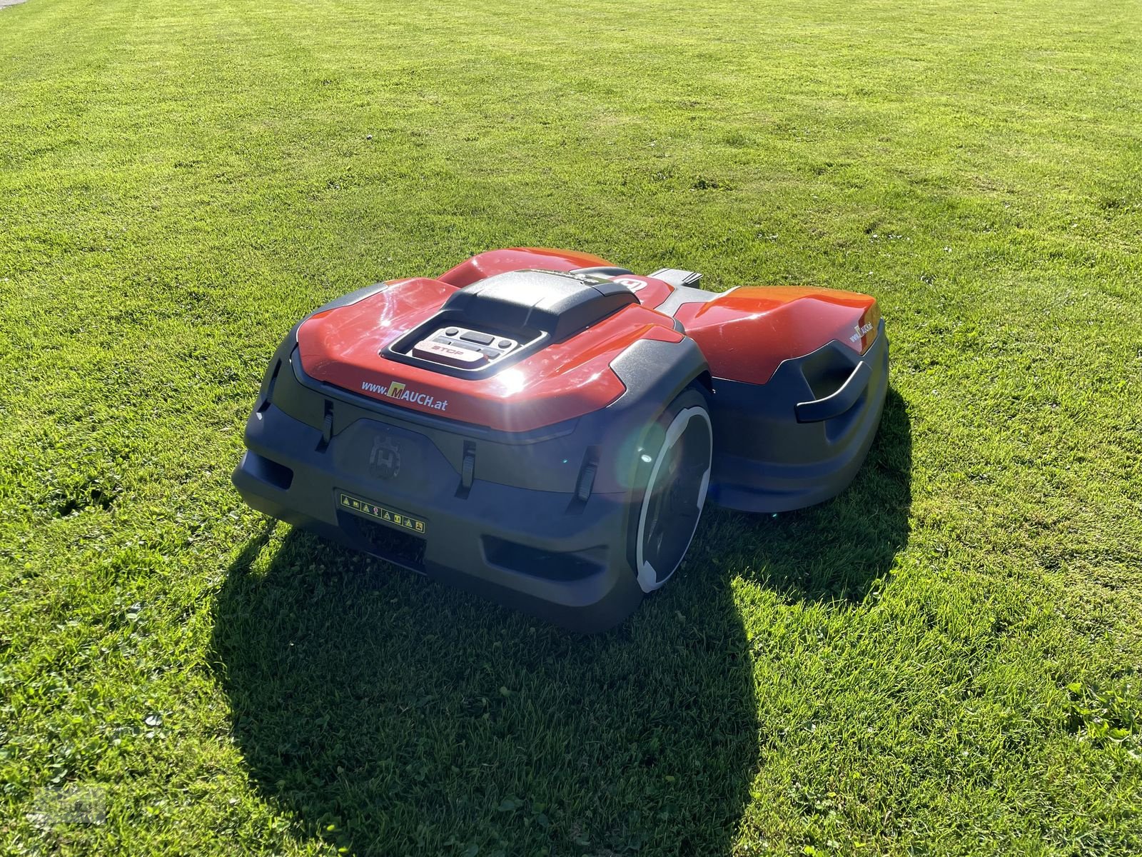 Mähroboter des Typs Husqvarna Ceora 546 / 544 EPOS Golfplatz & Sportplatzmäher, Neumaschine in Burgkirchen (Bild 8)