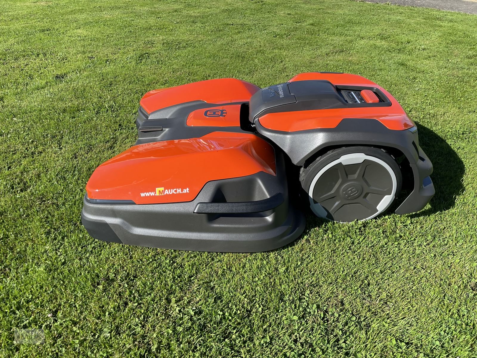 Mähroboter des Typs Husqvarna Ceora 546 / 544 EPOS Golfplatz & Sportplatzmäher, Neumaschine in Burgkirchen (Bild 3)