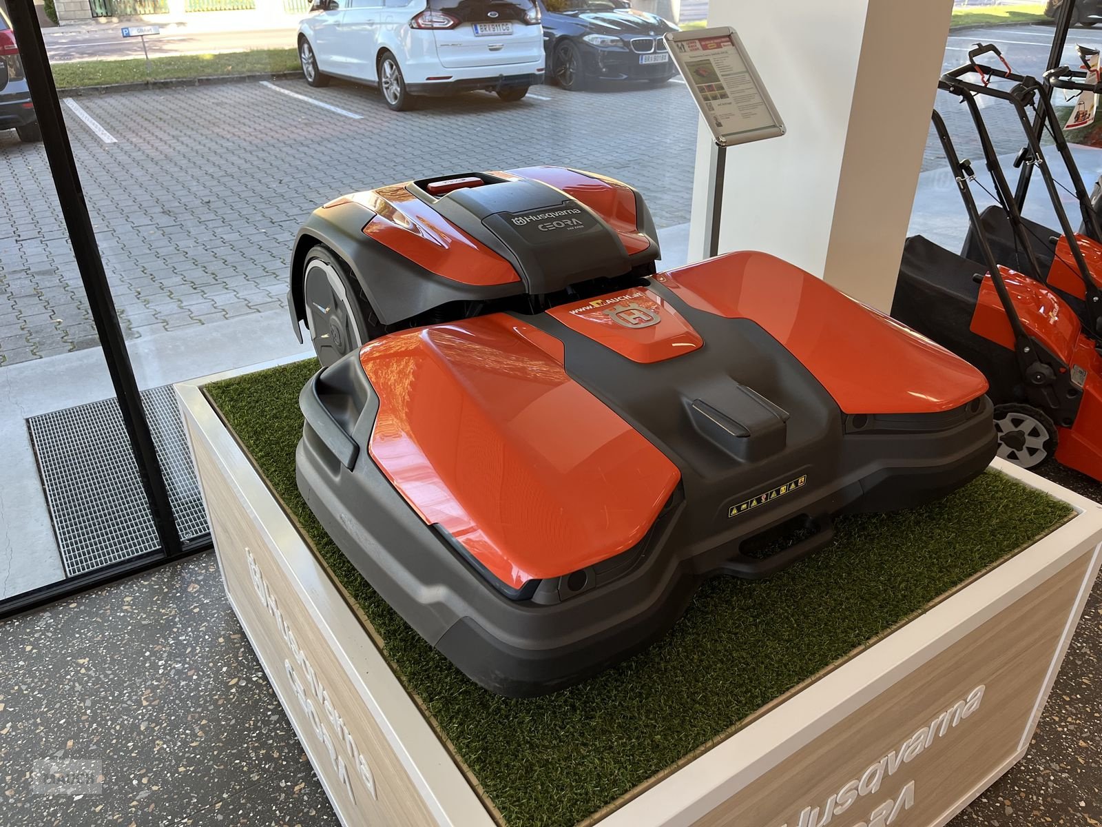 Mähroboter des Typs Husqvarna Ceora 546 EPOS mit 43L Mähdeck, Gebrauchtmaschine in Burgkirchen (Bild 8)