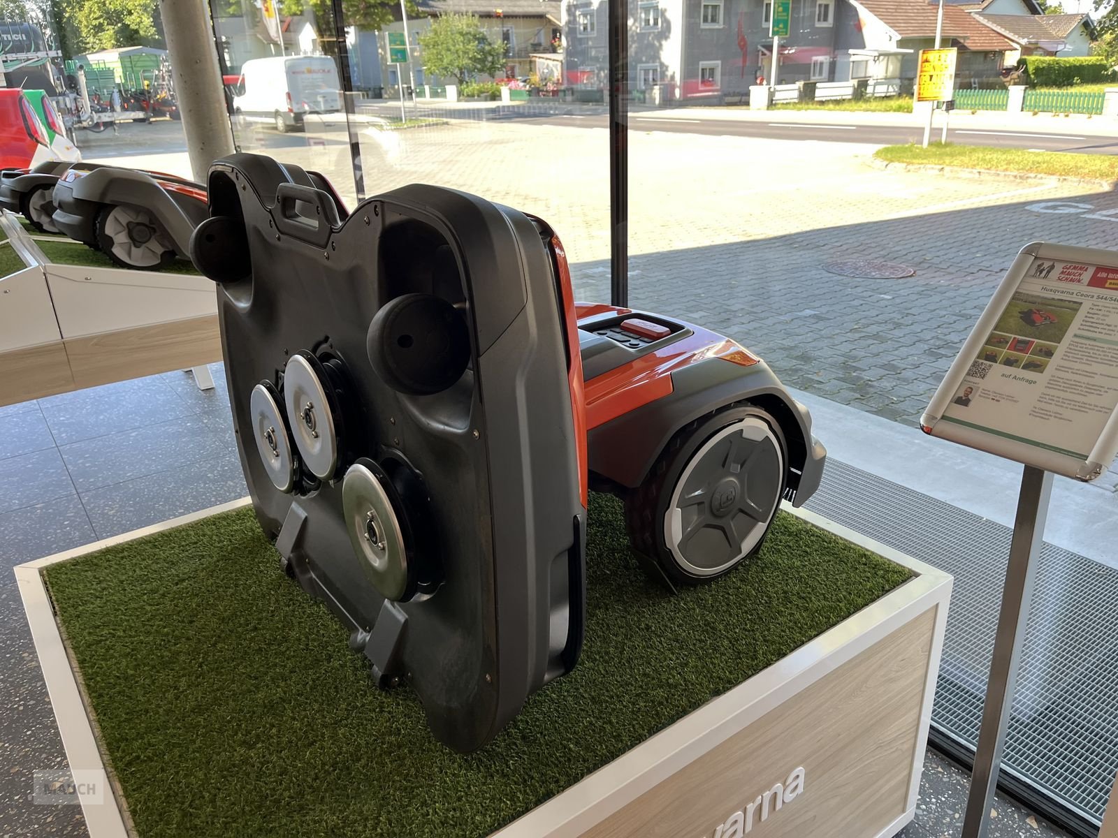 Mähroboter des Typs Husqvarna Ceora 546 EPOS mit 43L Mähdeck, Gebrauchtmaschine in Burgkirchen (Bild 5)