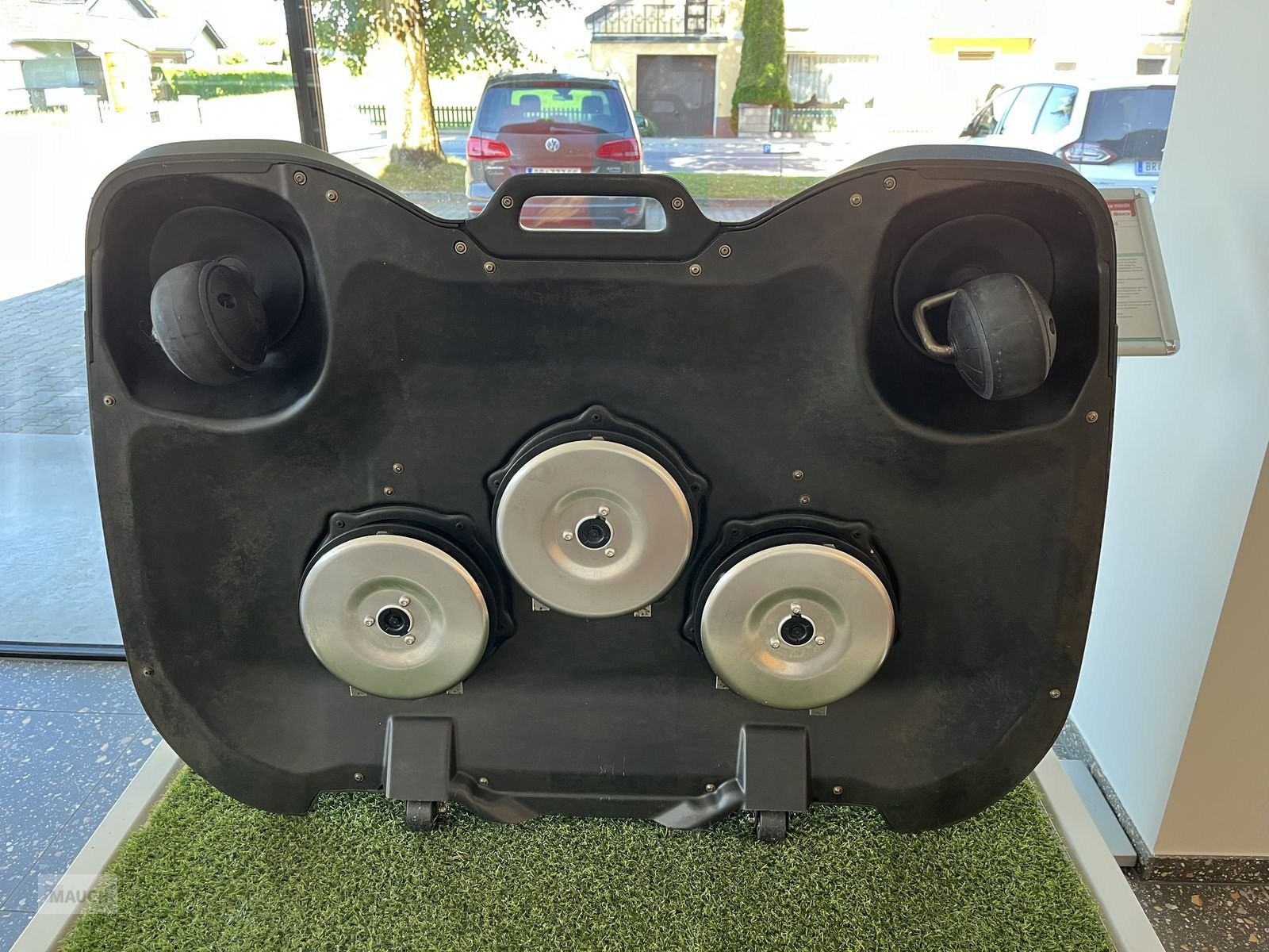 Mähroboter des Typs Husqvarna Ceora 546 EPOS mit 43L Mähdeck, Gebrauchtmaschine in Burgkirchen (Bild 2)