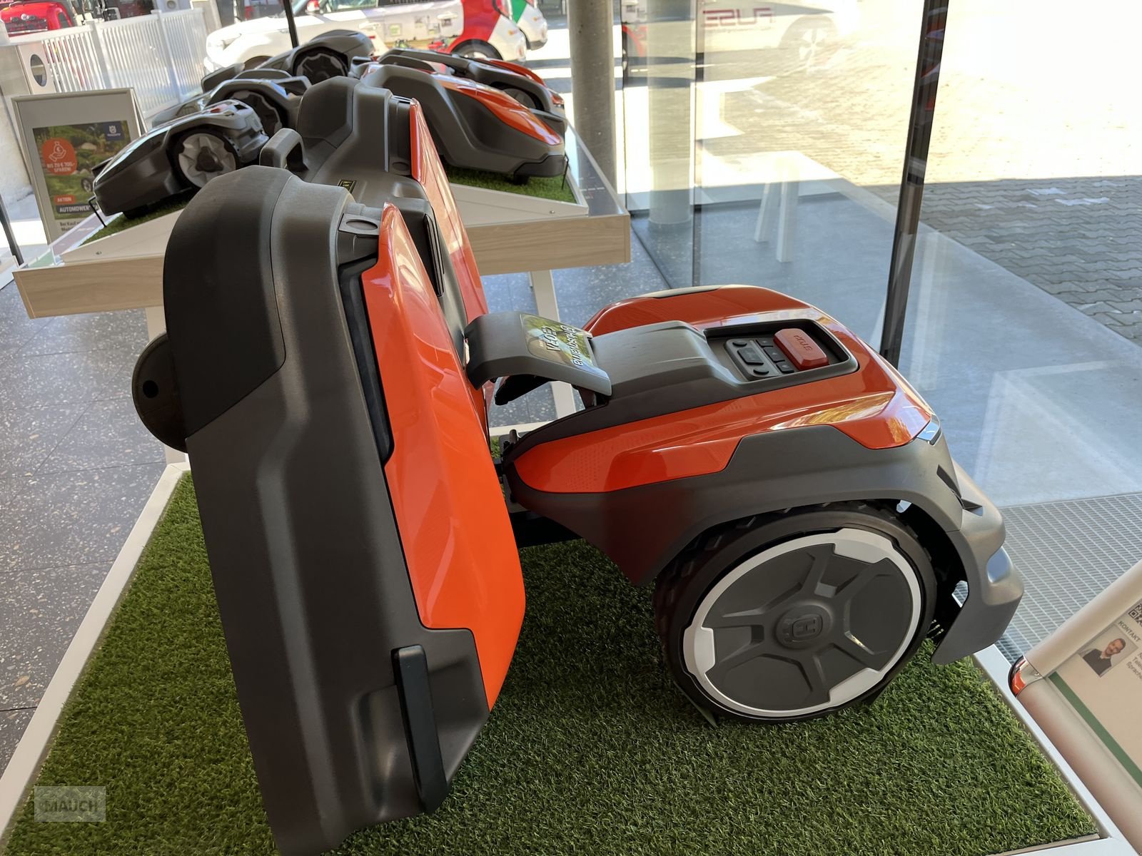 Mähroboter des Typs Husqvarna Ceora 546 EPOS mit 43L Mähdeck, Gebrauchtmaschine in Burgkirchen (Bild 4)