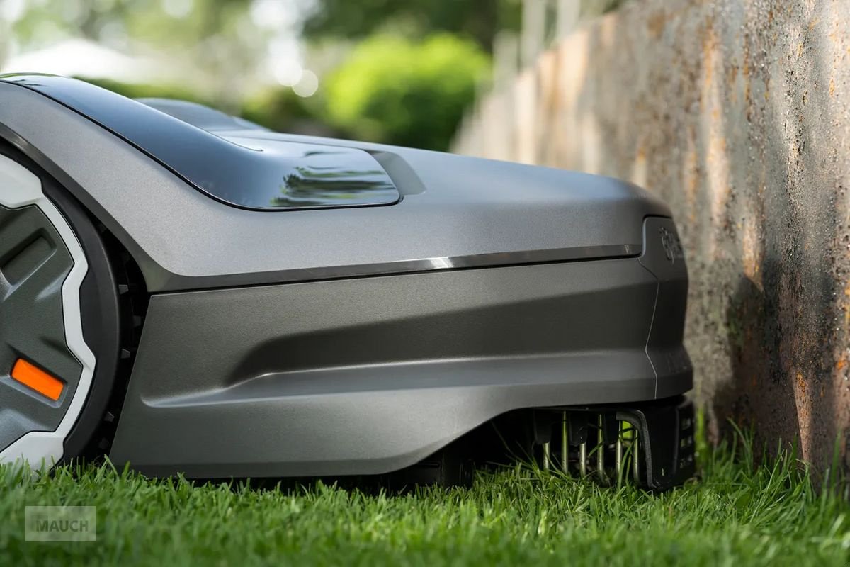 Mähroboter of the type Husqvarna Husqvarna Automower 305E NERA 900m², Neumaschine in Eben (Picture 8)