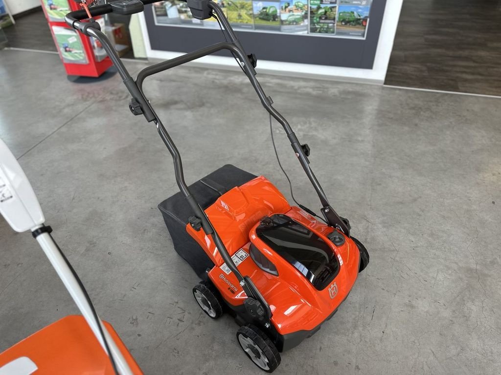 Mähroboter des Typs Husqvarna S 138i Akku Vertikutierer Set, Neumaschine in St. Marienkirchen (Bild 2)