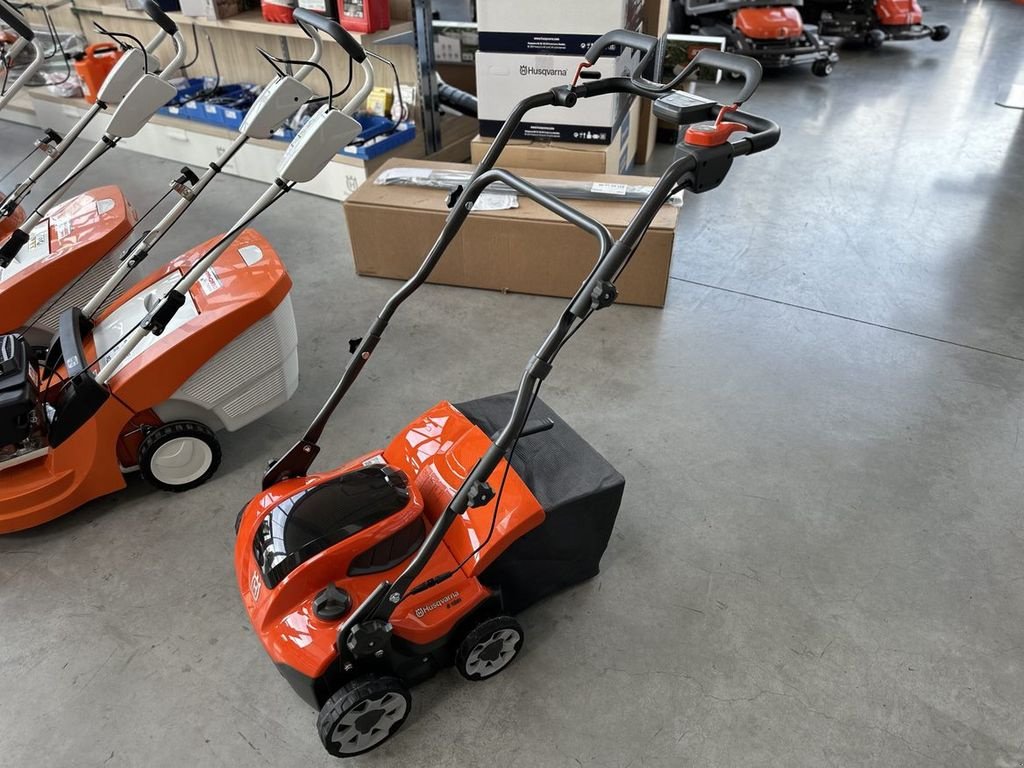 Mähroboter des Typs Husqvarna S 138i Akku Vertikutierer Set, Neumaschine in St. Marienkirchen (Bild 1)