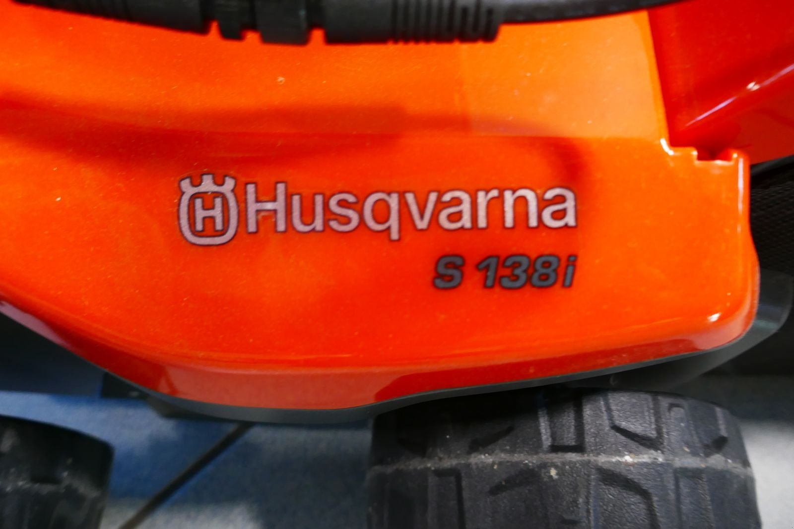 Mähroboter des Typs Husqvarna S138i Akku Vertikutierer, Gebrauchtmaschine in Villach (Bild 4)