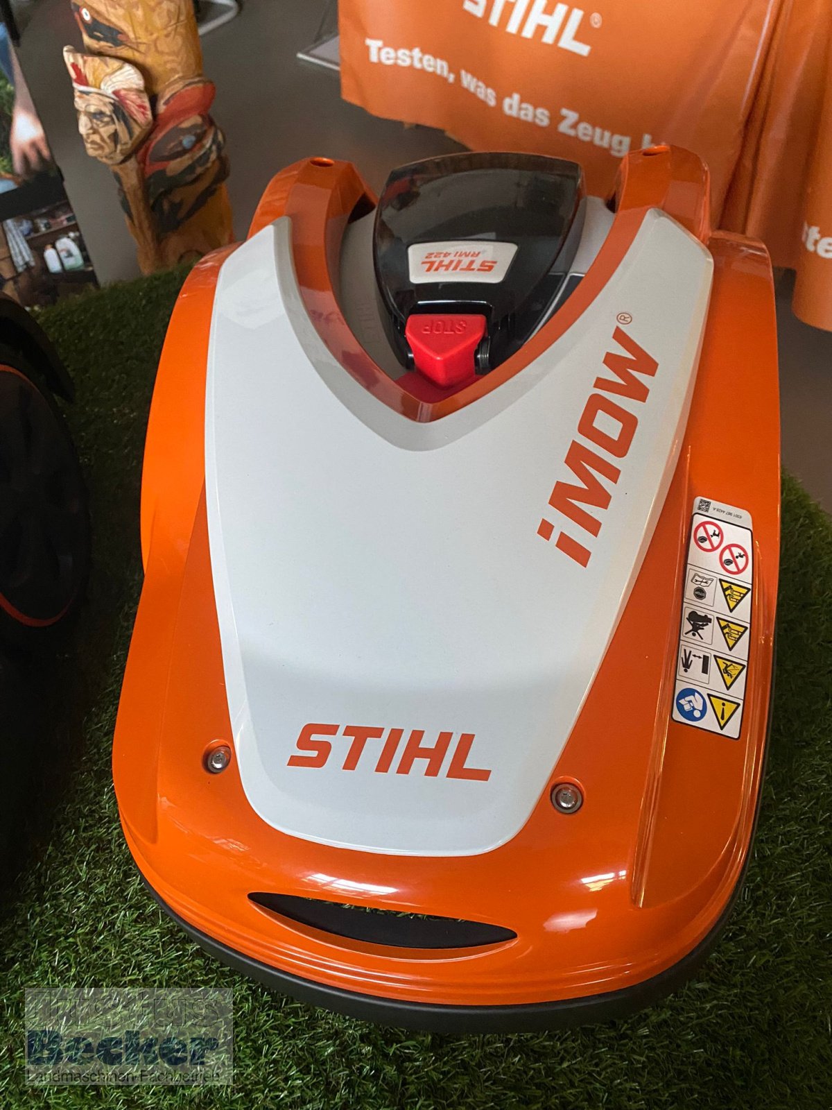 Mähroboter des Typs Stihl RMI 422, Neumaschine in Weimar-Niederwalgern (Bild 1)