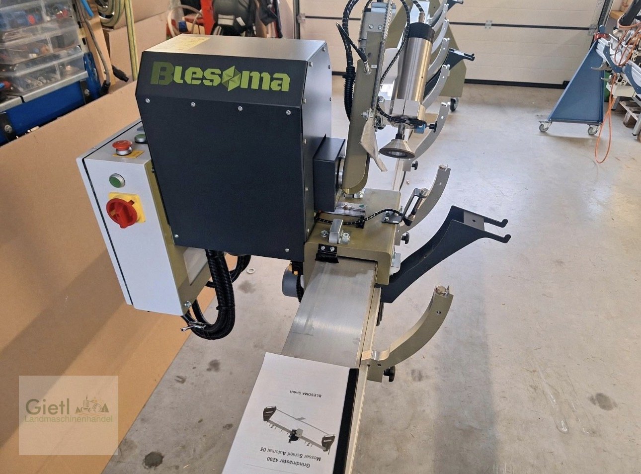 Mähwerk Türe ait Blesoma Grindmaster, Neumaschine içinde Bogen (resim 1)