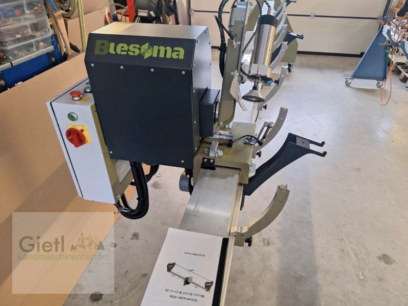 Mähwerk des Typs Blesoma Grindmaster, Neumaschine in Bogen (Bild 1)