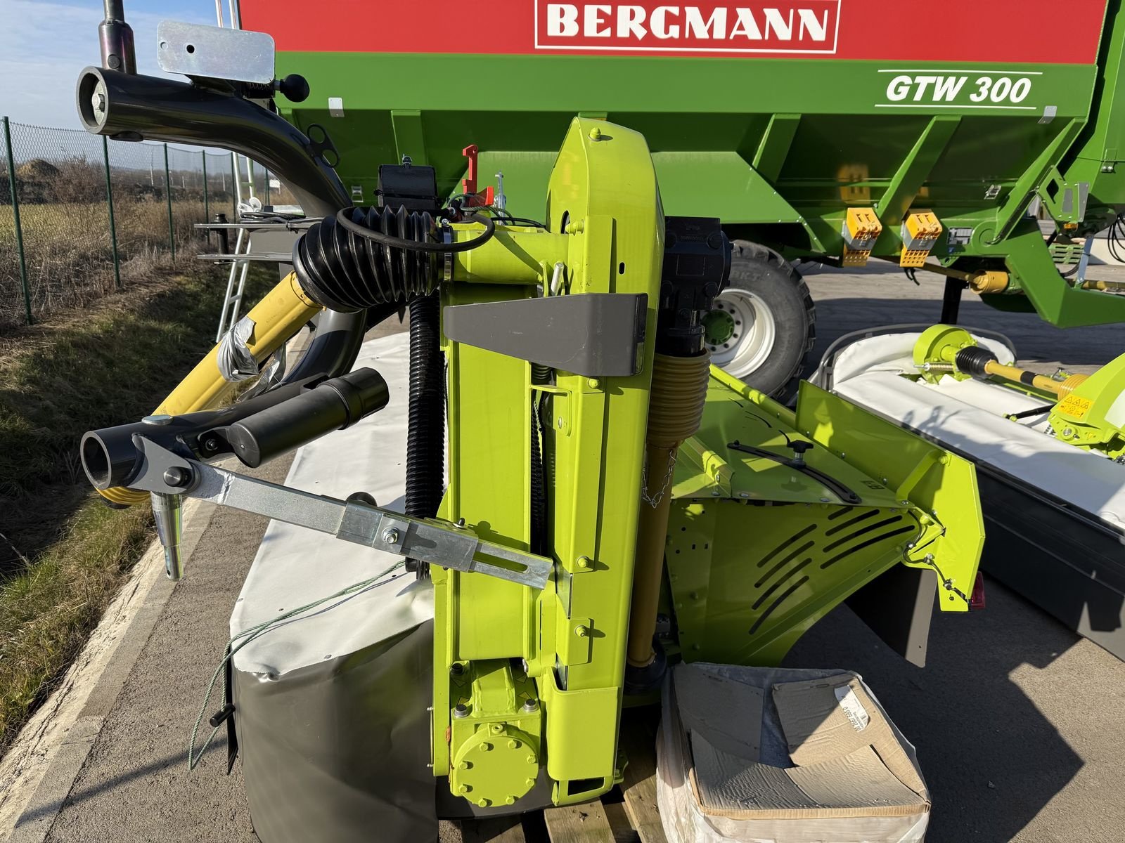 Mähwerk of the type CLAAS Disco 320 C, Neumaschine in Grund (Picture 2)