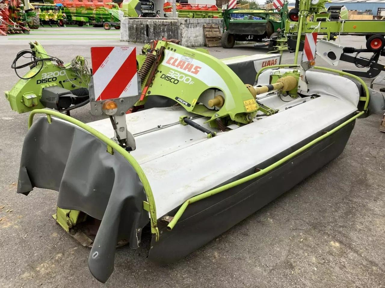 Mähwerk Türe ait CLAAS faucheuse frontale disco 3200f, Gebrauchtmaschine içinde BLENDECQUES (resim 3)