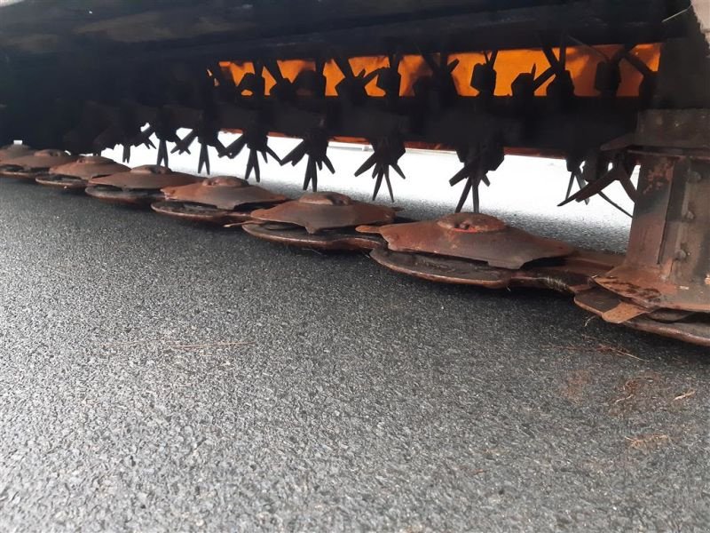 Mähwerk des Typs CLAAS MÄHWERK DISCO 1100 C + 3200 FC, Gebrauchtmaschine in Grimma (Bild 15)