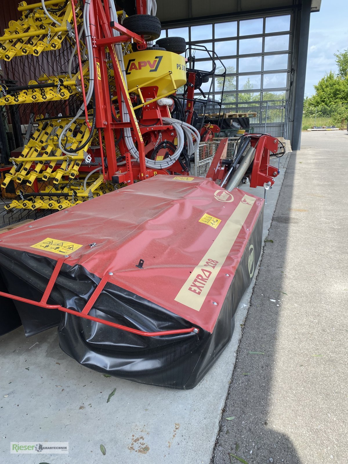 Mähwerk of the type Deutz-Fahr Mähwerk Extra 228, Heckscheibenmähwerk in rot, Neumaschine in Nördlingen (Picture 2)