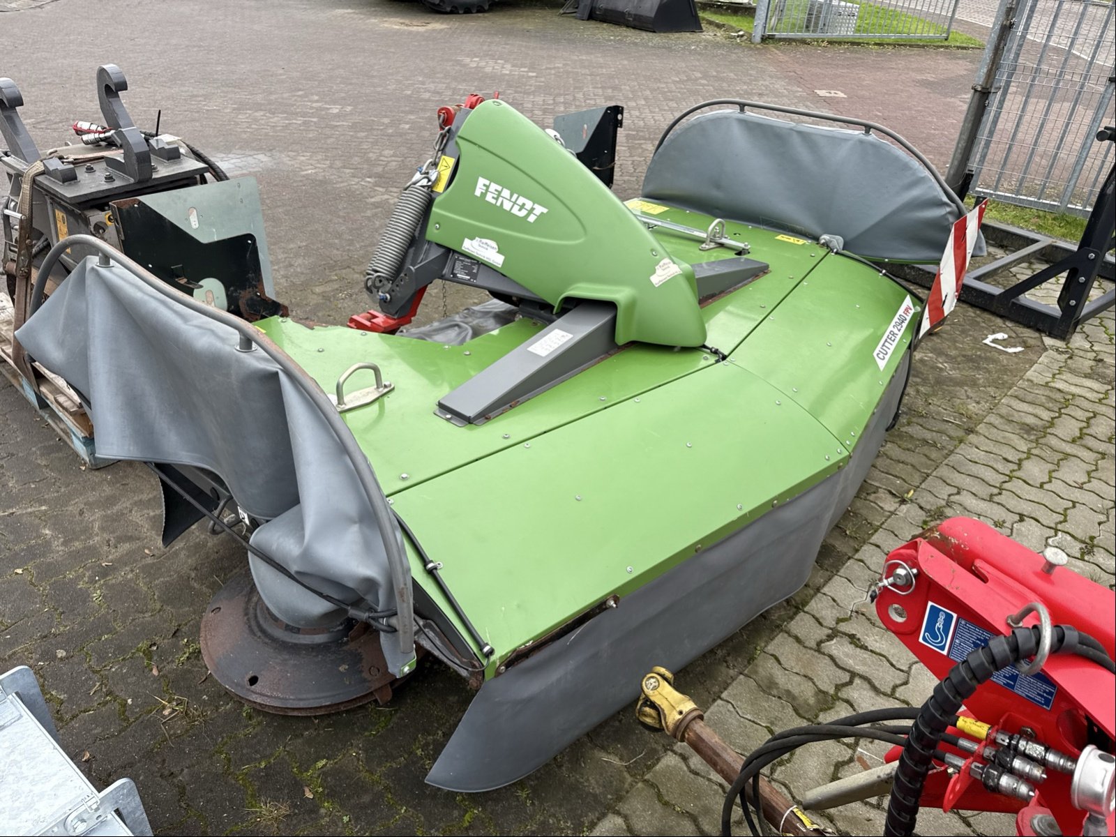Mähwerk типа Fendt Frontmähwerk Cutter 2940 FPV, Gebrauchtmaschine в Elmenhorst-Lanken (Фотография 1)