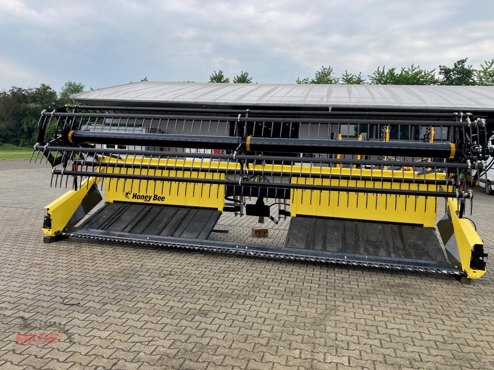 Mähwerk des Typs Honey Bee ST 21, Neumaschine in Elsteraue-Bornitz (Bild 1)