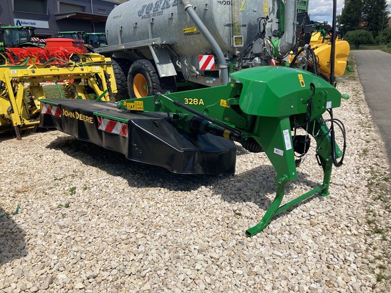 Mähwerk des Typs John Deere 328 A, Neumaschine in Chavornay (Bild 2)