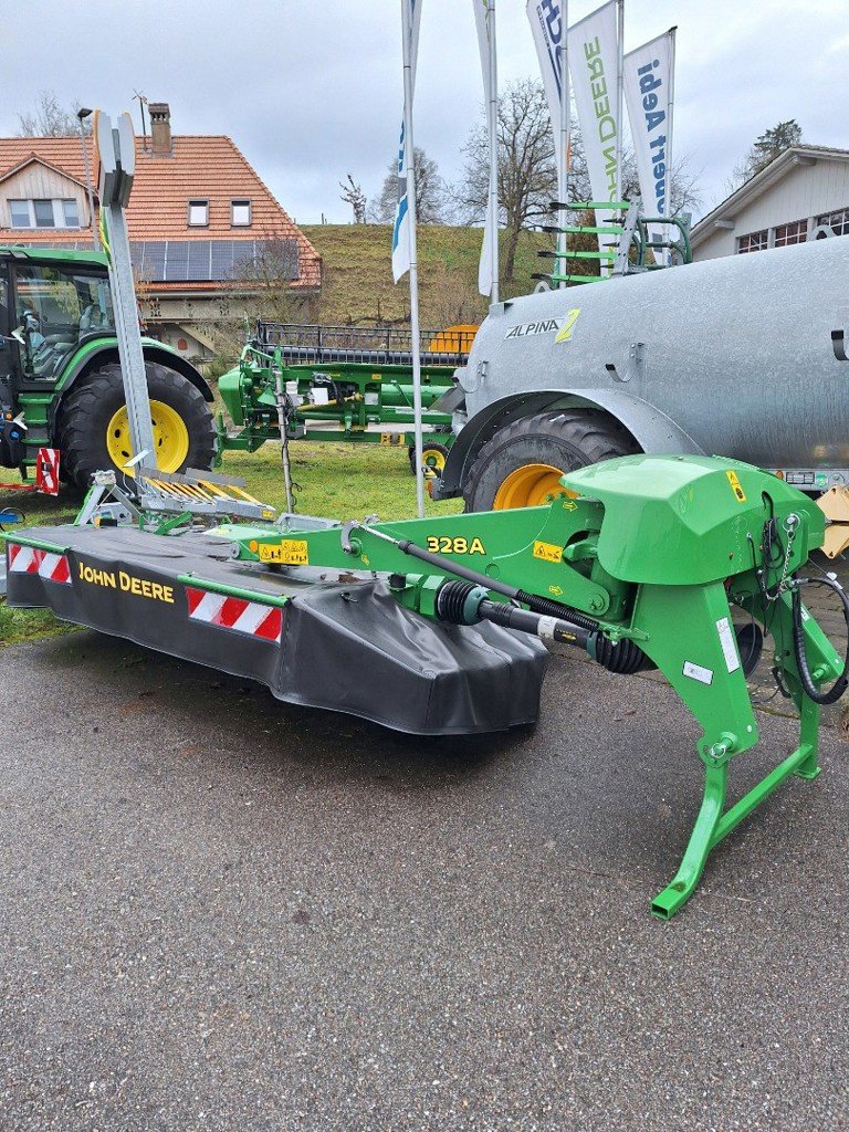 Mähwerk du type John Deere 328 A, Ausstellungsmaschine en Ersingen (Photo 1)