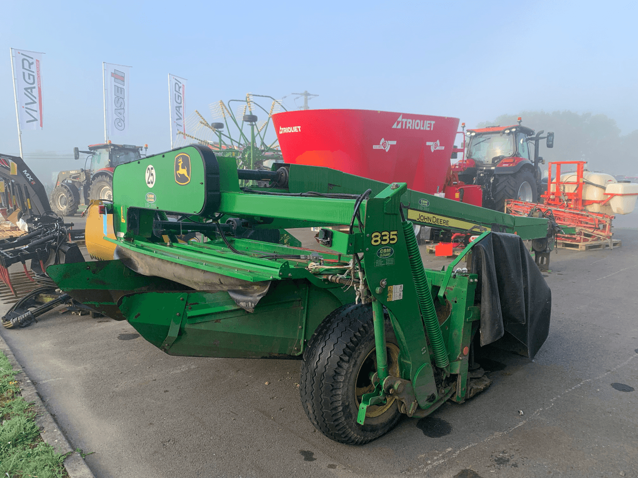 Mähwerk typu John Deere 835, Gebrauchtmaschine v ISIGNY-LE-BUAT (Obrázek 3)