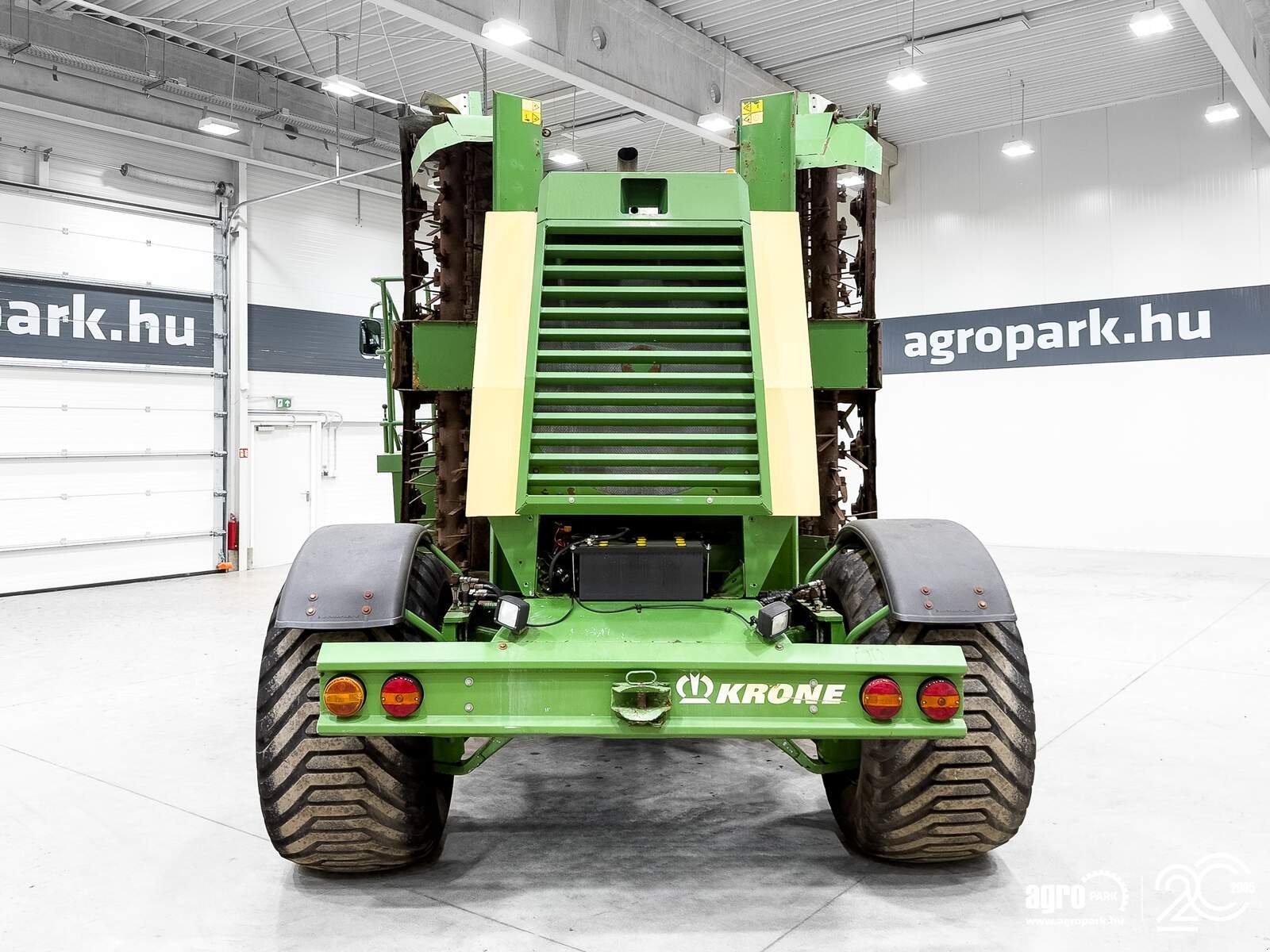 Mähwerk des Typs Krone BIG M 419-83 9,1 m working width, air conditioning, 40 km/h hydrostatic transmission, 337 L pump, permanent all-wheel drive, Gebrauchtmaschine in Csengele (Bild 5)