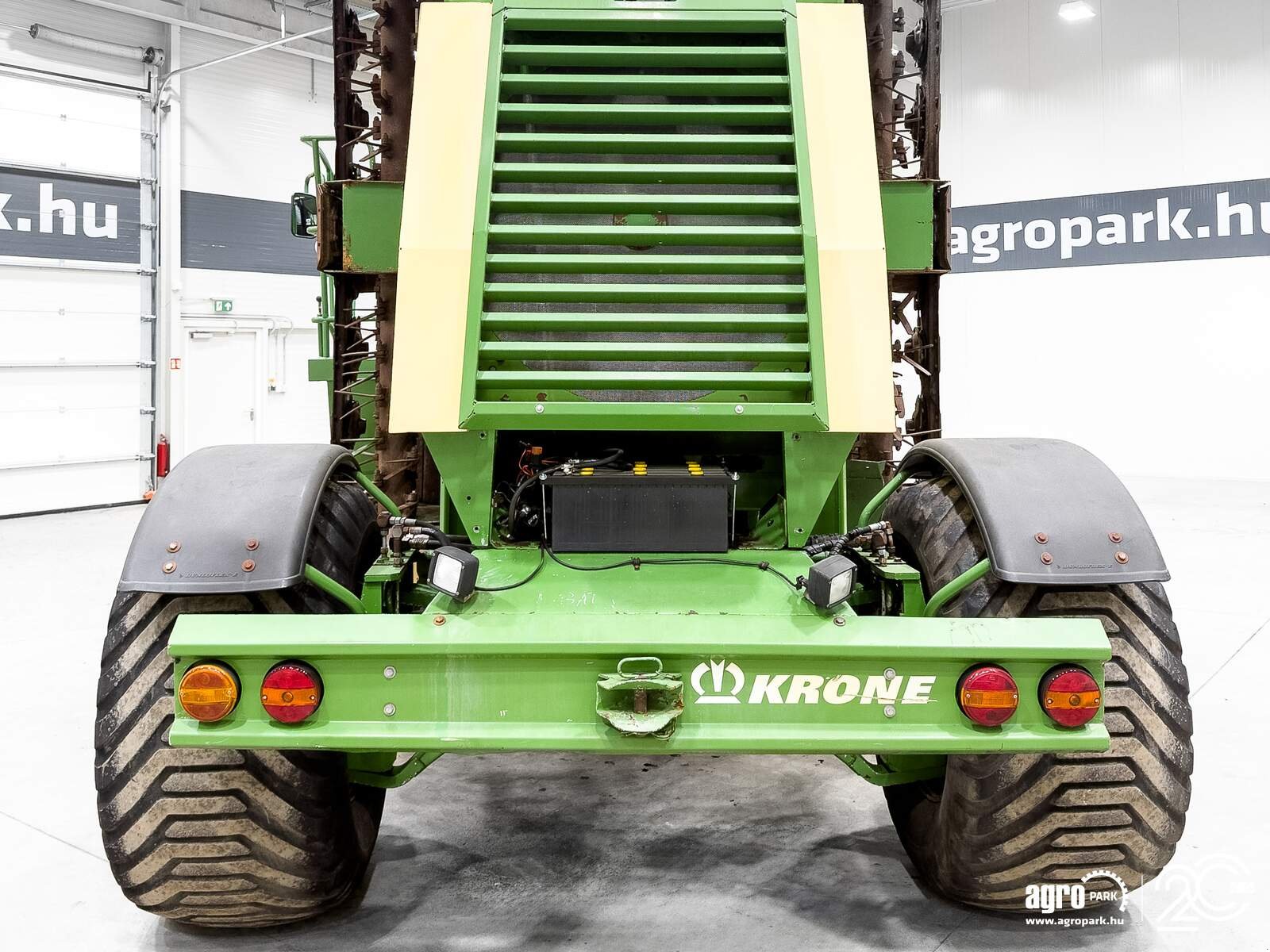 Mähwerk des Typs Krone BIG M 419-83 9,1 m working width, air conditioning, 40 km/h hydrostatic transmission, 337 L pump, permanent all-wheel drive, Gebrauchtmaschine in Csengele (Bild 7)