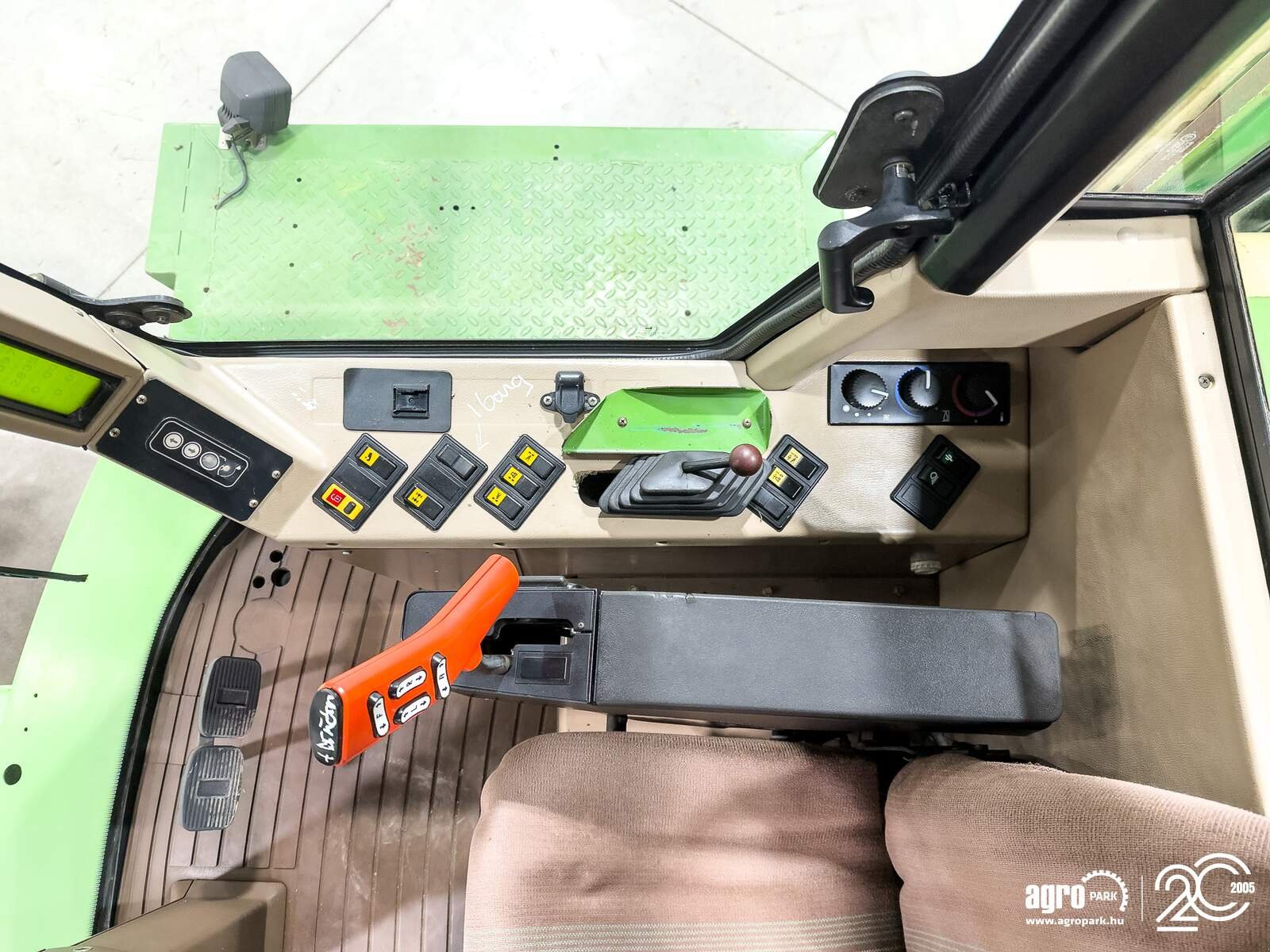 Mähwerk des Typs Krone BIG M 419-83 9,1 m working width, air conditioning, 40 km/h hydrostatic transmission, 337 L pump, permanent all-wheel drive, Gebrauchtmaschine in Csengele (Bild 9)