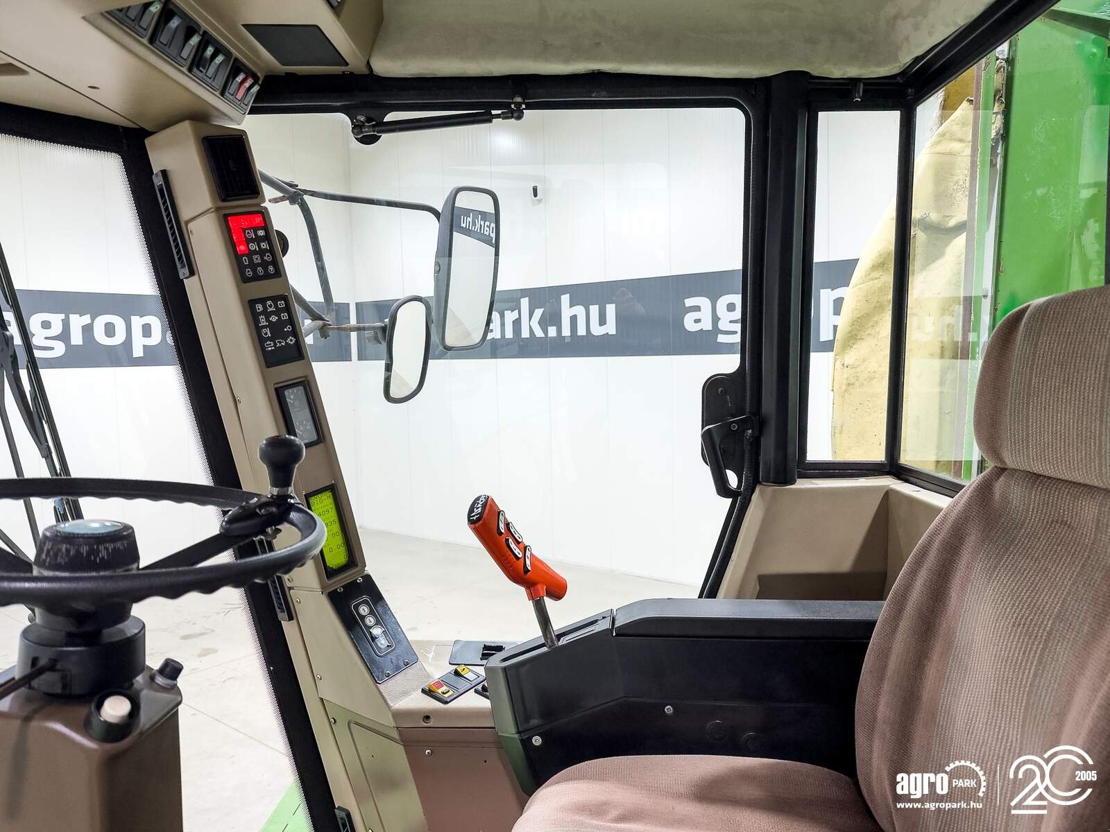 Mähwerk des Typs Krone BIG M 419-83 9,1 m working width, air conditioning, 40 km/h hydrostatic transmission, 337 L pump, permanent all-wheel drive, Gebrauchtmaschine in Csengele (Bild 11)