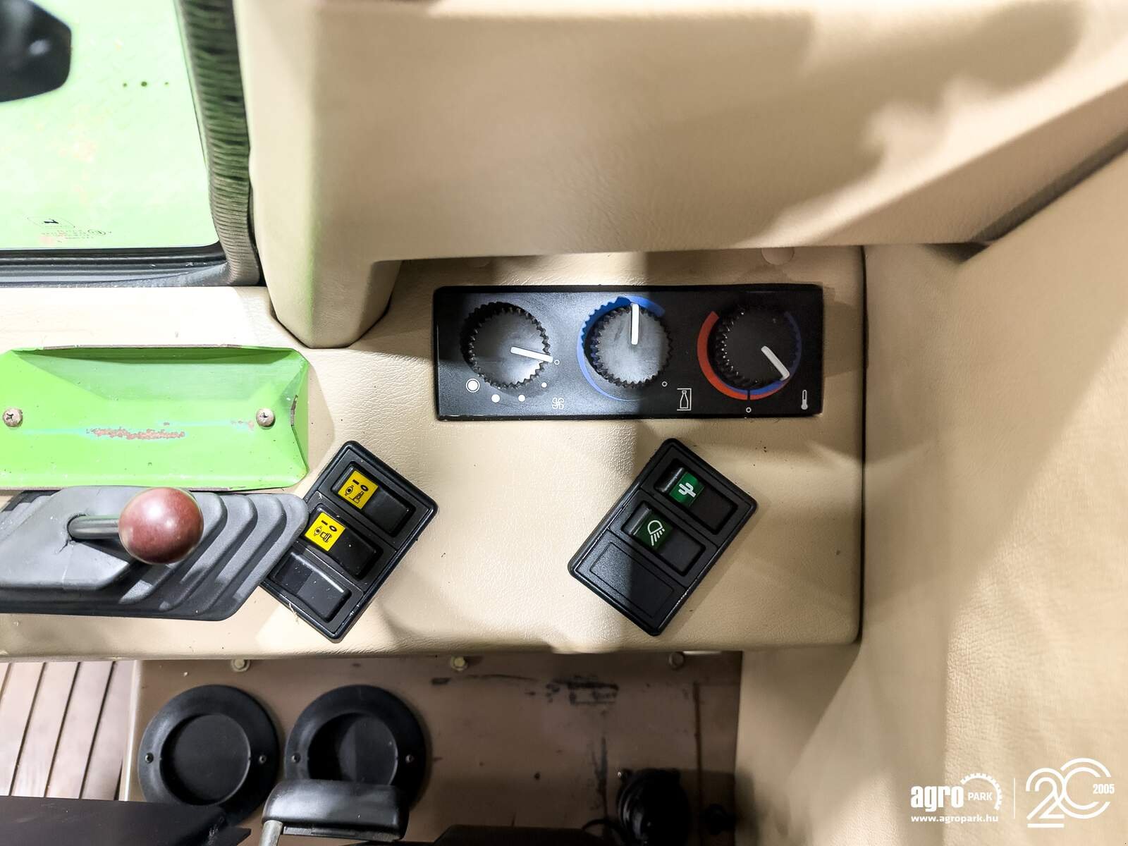 Mähwerk des Typs Krone BIG M 419-83 9,1 m working width, air conditioning, 40 km/h hydrostatic transmission, 337 L pump, permanent all-wheel drive, Gebrauchtmaschine in Csengele (Bild 16)