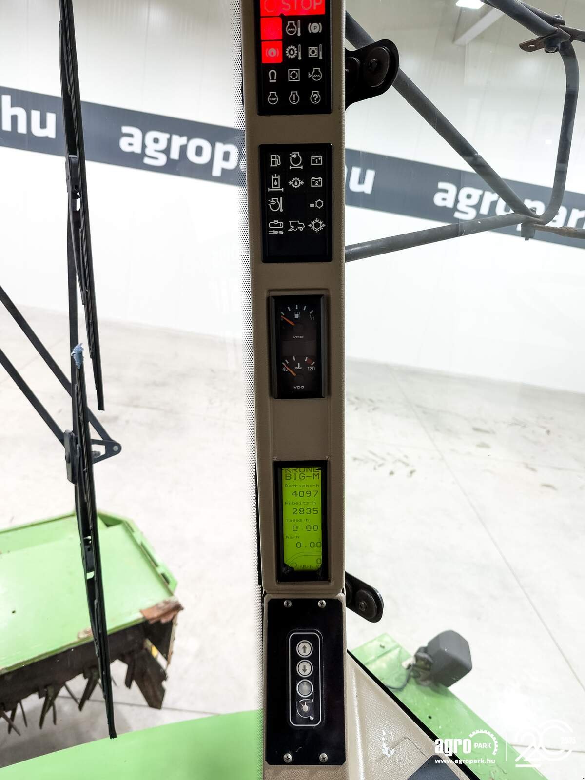 Mähwerk des Typs Krone BIG M 419-83 9,1 m working width, air conditioning, 40 km/h hydrostatic transmission, 337 L pump, permanent all-wheel drive, Gebrauchtmaschine in Csengele (Bild 19)