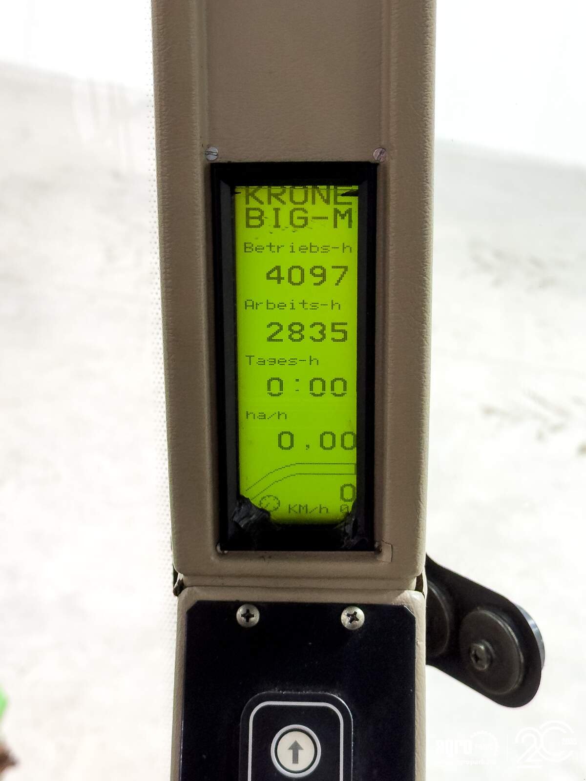 Mähwerk des Typs Krone BIG M 419-83 9,1 m working width, air conditioning, 40 km/h hydrostatic transmission, 337 L pump, permanent all-wheel drive, Gebrauchtmaschine in Csengele (Bild 20)