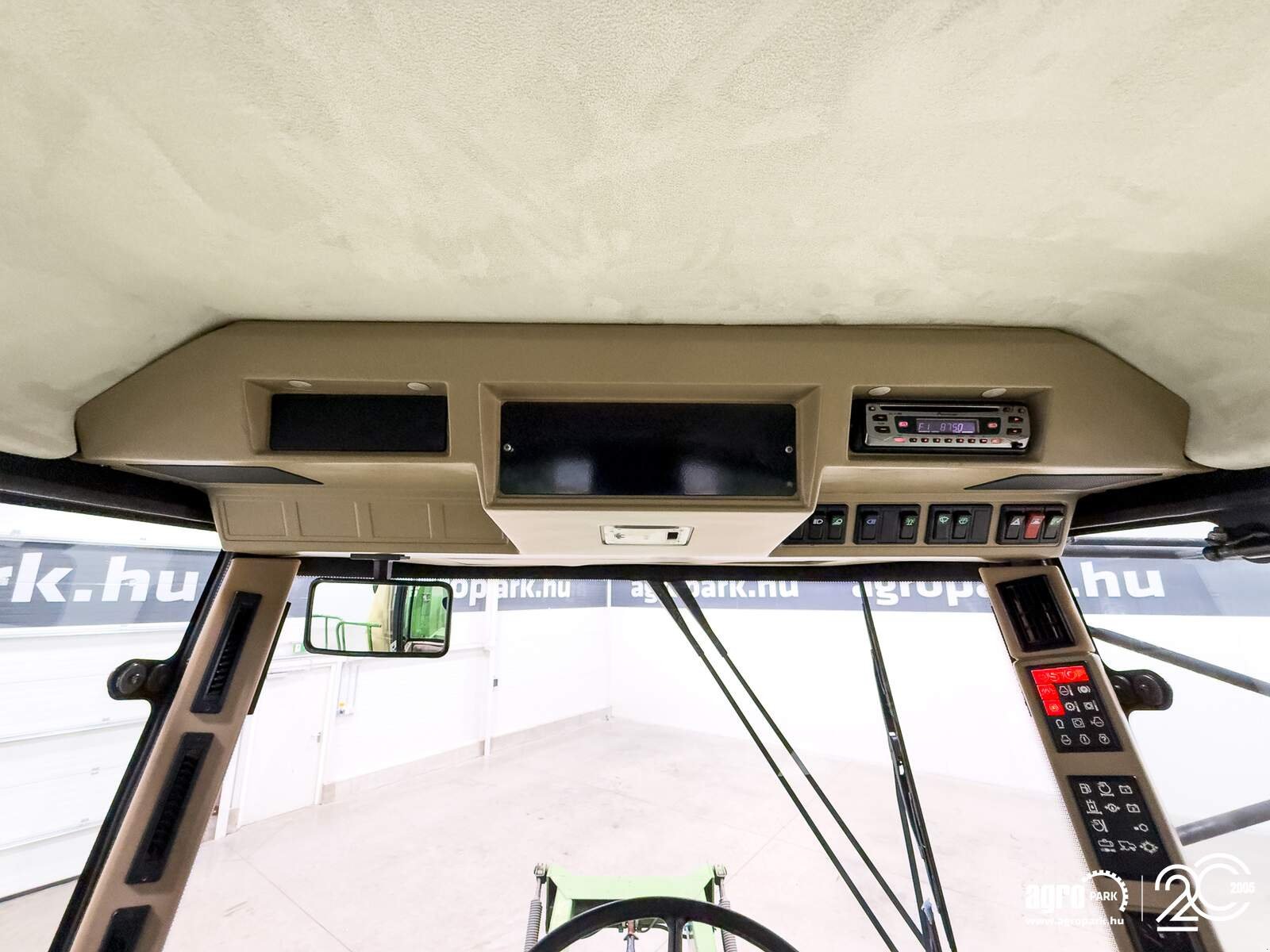 Mähwerk des Typs Krone BIG M 419-83 9,1 m working width, air conditioning, 40 km/h hydrostatic transmission, 337 L pump, permanent all-wheel drive, Gebrauchtmaschine in Csengele (Bild 21)