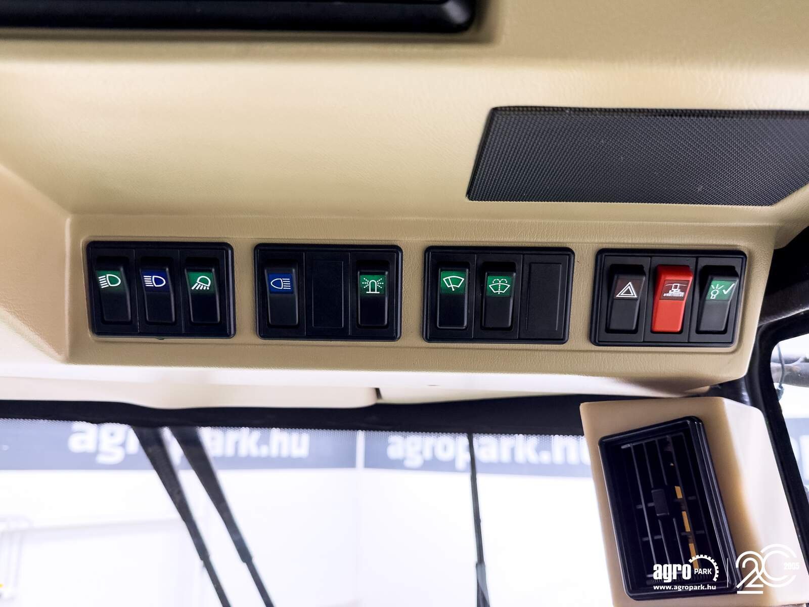 Mähwerk des Typs Krone BIG M 419-83 9,1 m working width, air conditioning, 40 km/h hydrostatic transmission, 337 L pump, permanent all-wheel drive, Gebrauchtmaschine in Csengele (Bild 23)