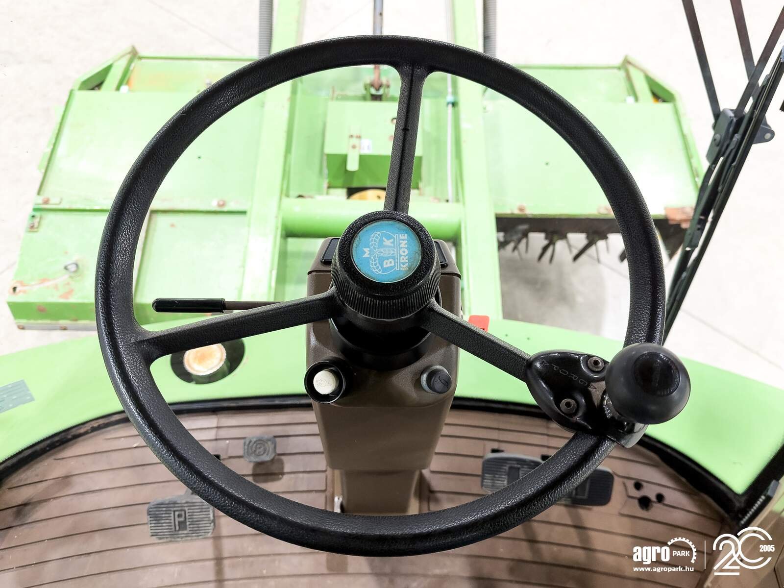 Mähwerk des Typs Krone BIG M 419-83 9,1 m working width, air conditioning, 40 km/h hydrostatic transmission, 337 L pump, permanent all-wheel drive, Gebrauchtmaschine in Csengele (Bild 24)