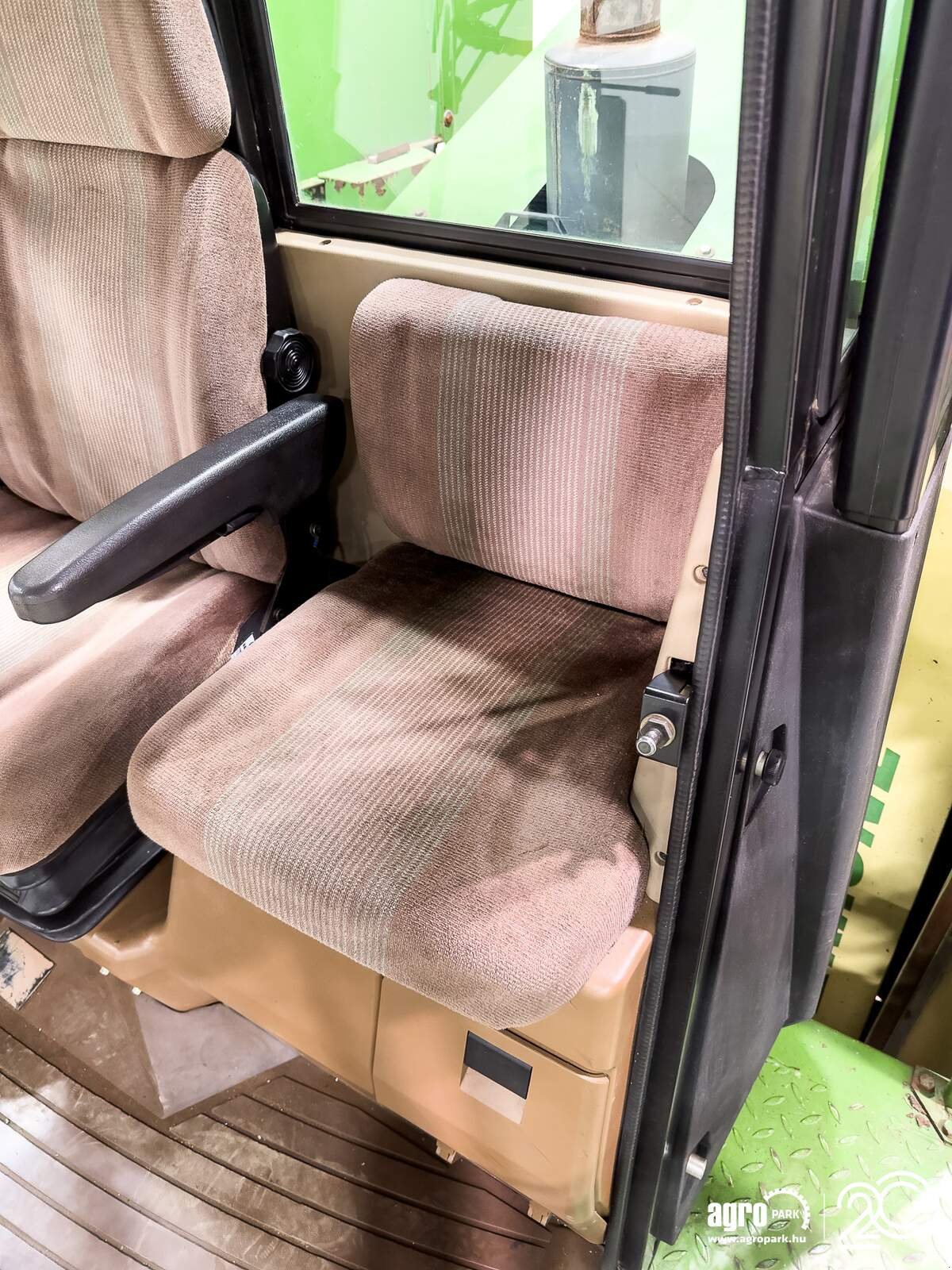 Mähwerk des Typs Krone BIG M 419-83 9,1 m working width, air conditioning, 40 km/h hydrostatic transmission, 337 L pump, permanent all-wheel drive, Gebrauchtmaschine in Csengele (Bild 25)