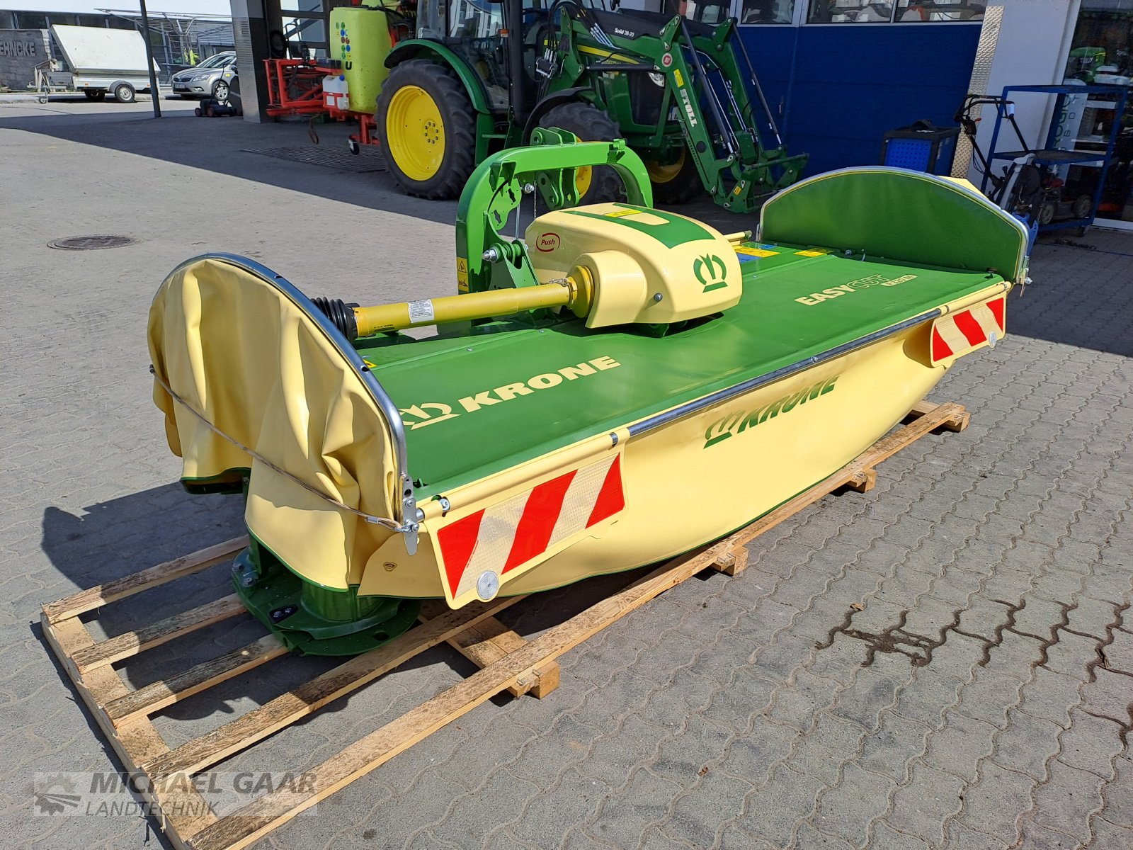 Mähwerk of the type Krone Easy Cut F 320 M, Neumaschine in Höhenkirchen-Siegertsbrunn (Picture 1)