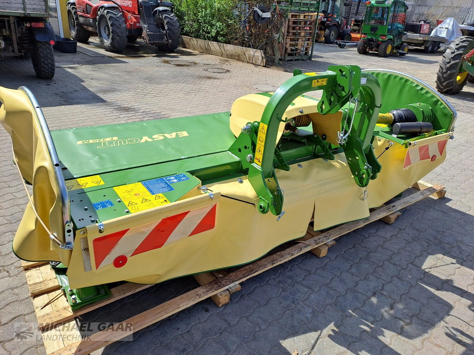 Mähwerk of the type Krone Easy Cut F 320 M, Neumaschine in Höhenkirchen-Siegertsbrunn (Picture 2)