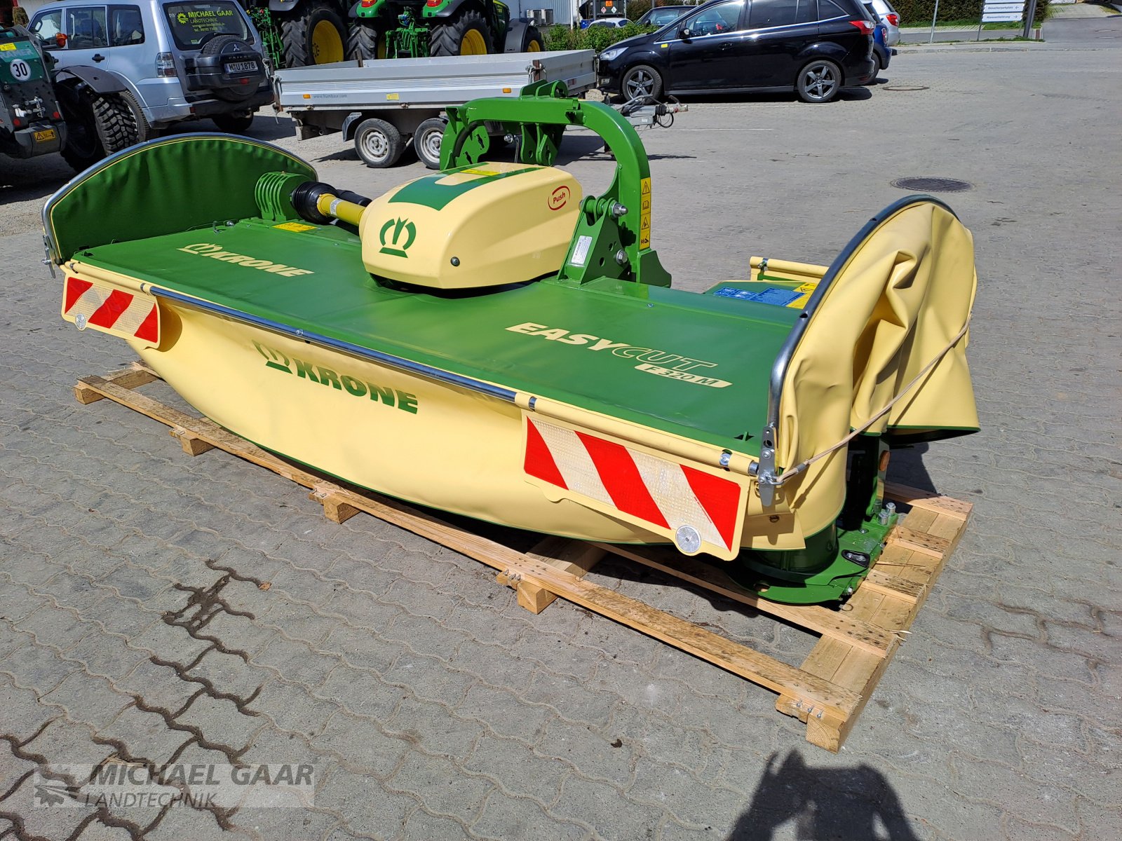 Mähwerk of the type Krone Easy Cut F 320 M, Neumaschine in Höhenkirchen-Siegertsbrunn (Picture 3)
