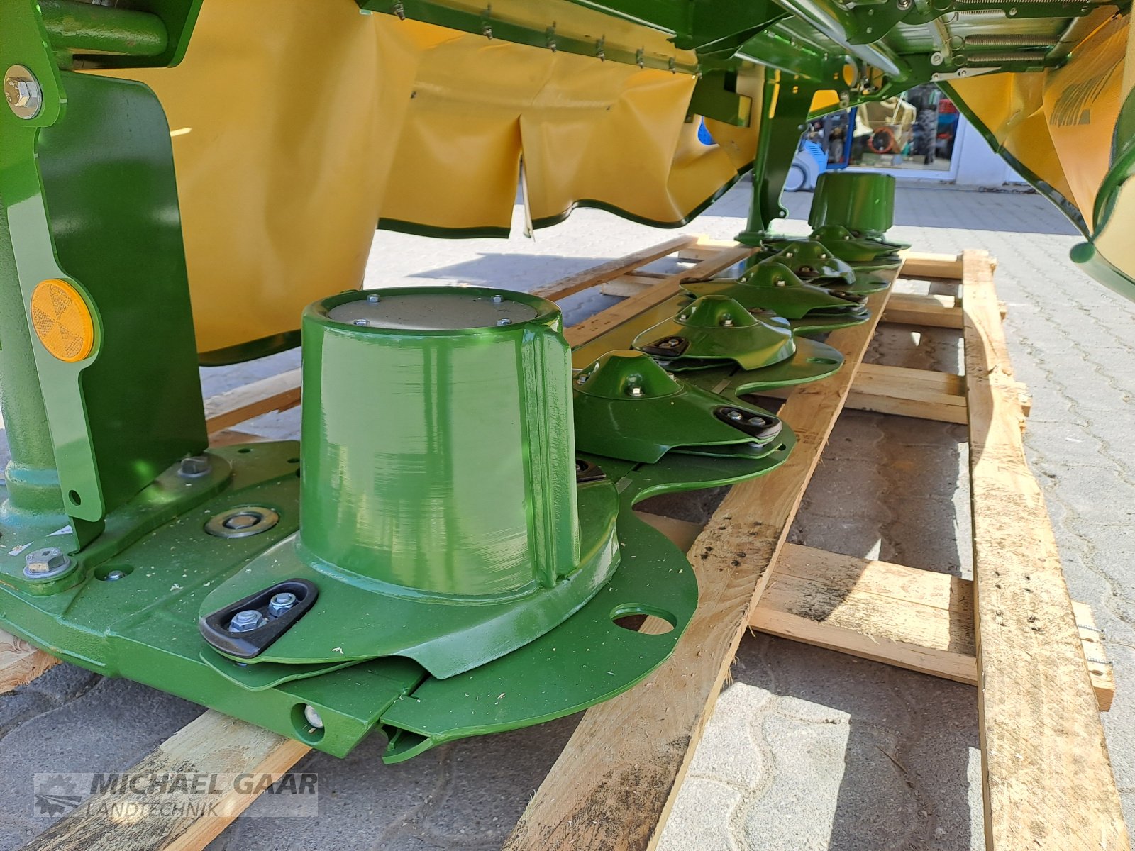 Mähwerk of the type Krone Easy Cut F 320 M, Neumaschine in Höhenkirchen-Siegertsbrunn (Picture 4)