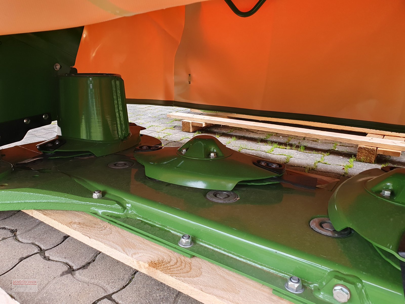 Mähwerk of the type Krone Easy Cut F 320 M, Neumaschine in Kirkel-Altstadt (Picture 5)