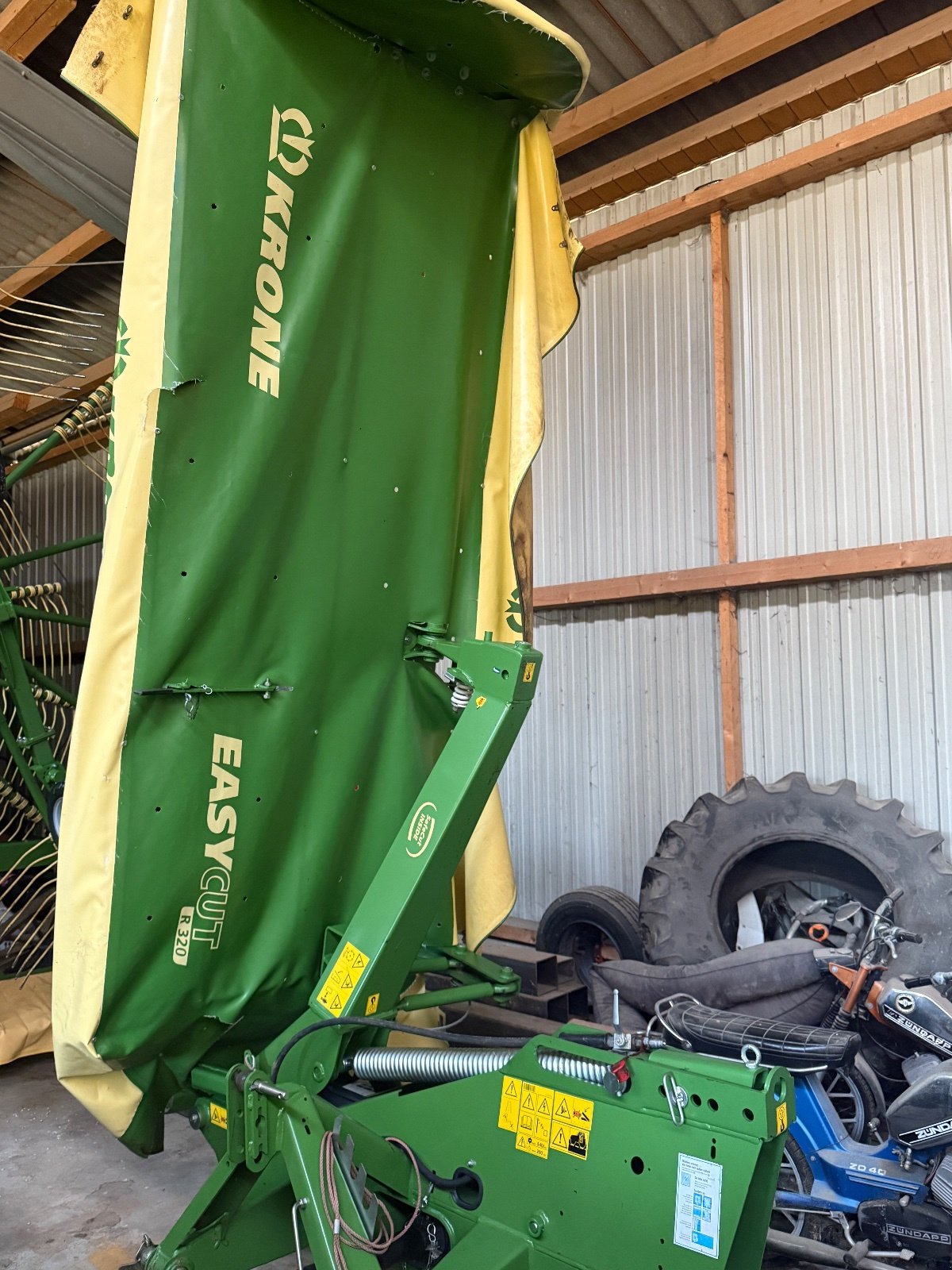 Mähwerk del tipo Krone Easy Cut R 320, Gebrauchtmaschine In Lengenfeld (Immagine 1)