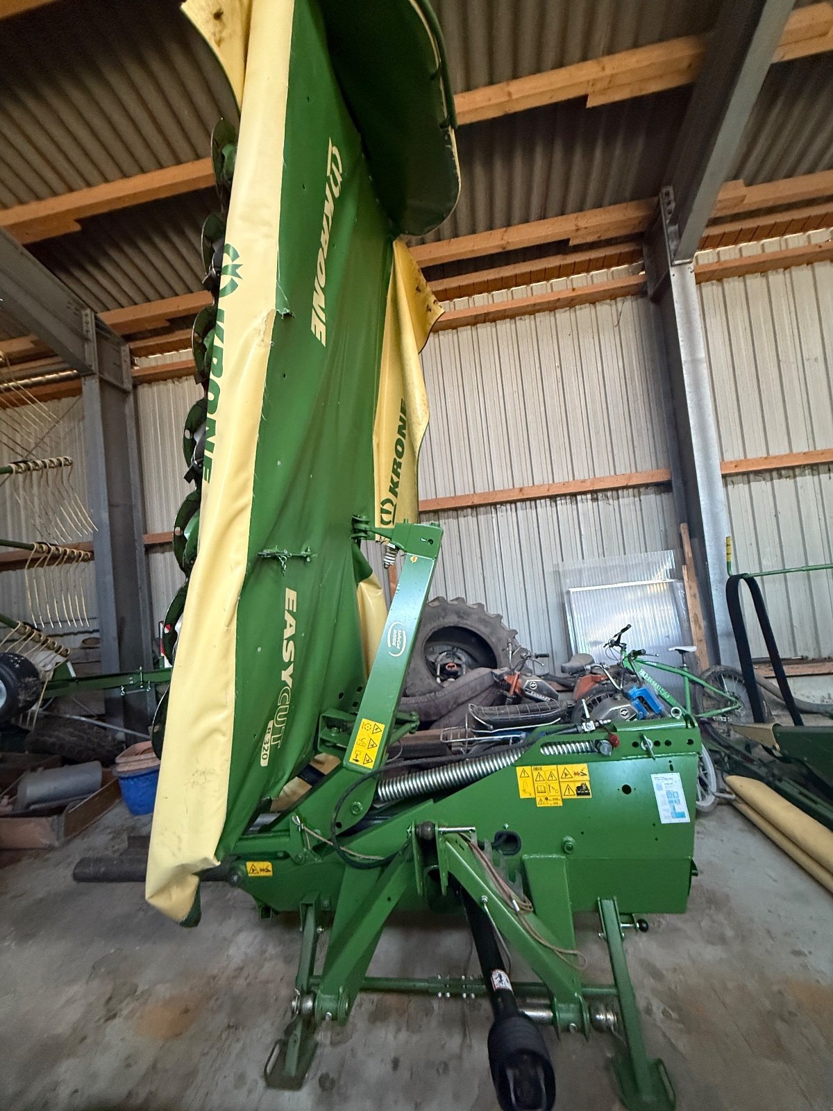 Mähwerk del tipo Krone Easy Cut R 320, Gebrauchtmaschine In Lengenfeld (Immagine 2)