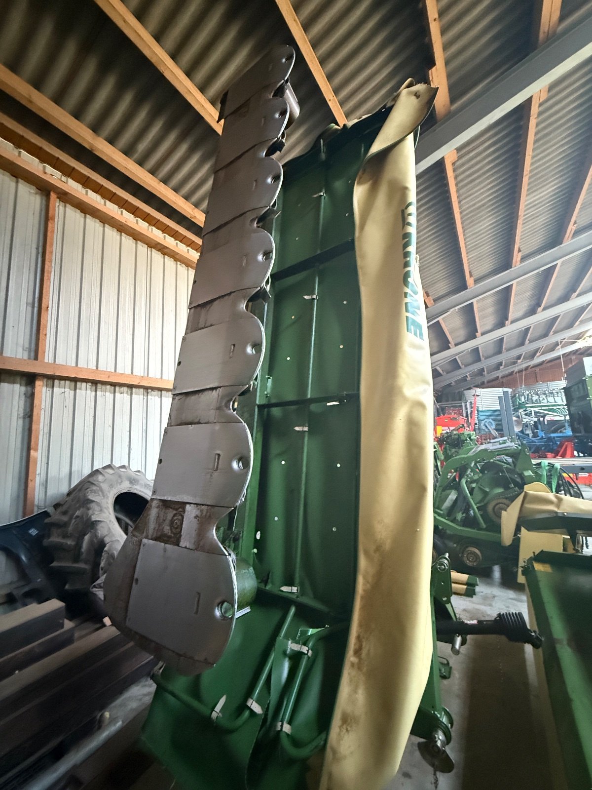 Mähwerk del tipo Krone Easy Cut R 320, Gebrauchtmaschine In Lengenfeld (Immagine 3)