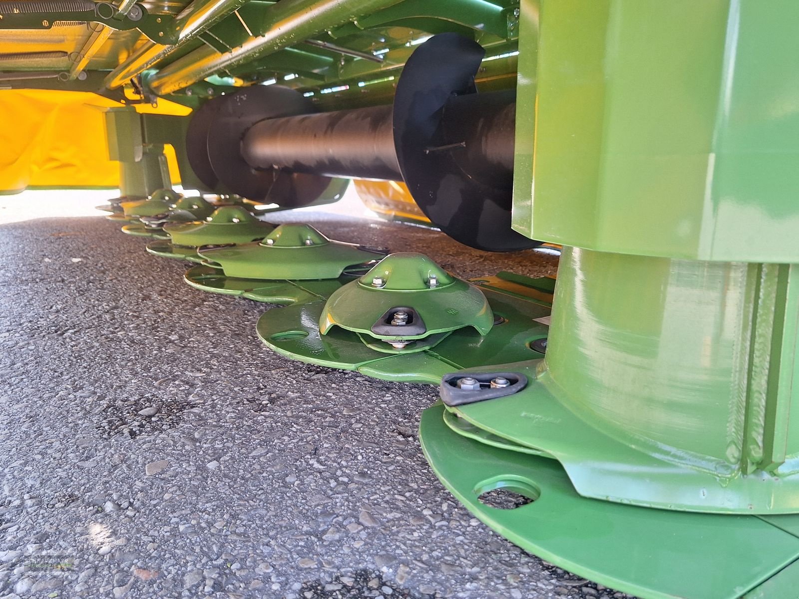 Mähwerk Türe ait Krone EasyCut F320 G4 SS geschoben, Neumaschine içinde Gampern (resim 12)