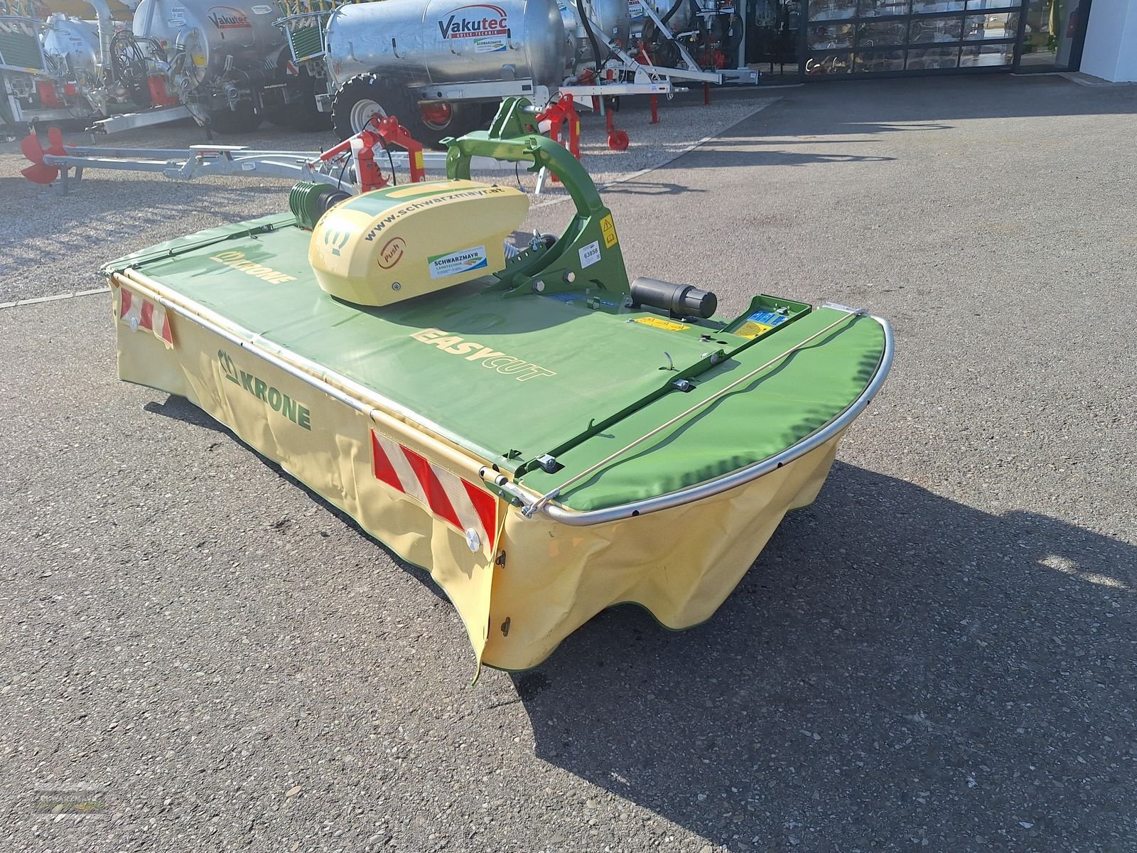 Mähwerk Türe ait Krone EasyCut F320 G4 SS geschoben, Neumaschine içinde Gampern (resim 7)