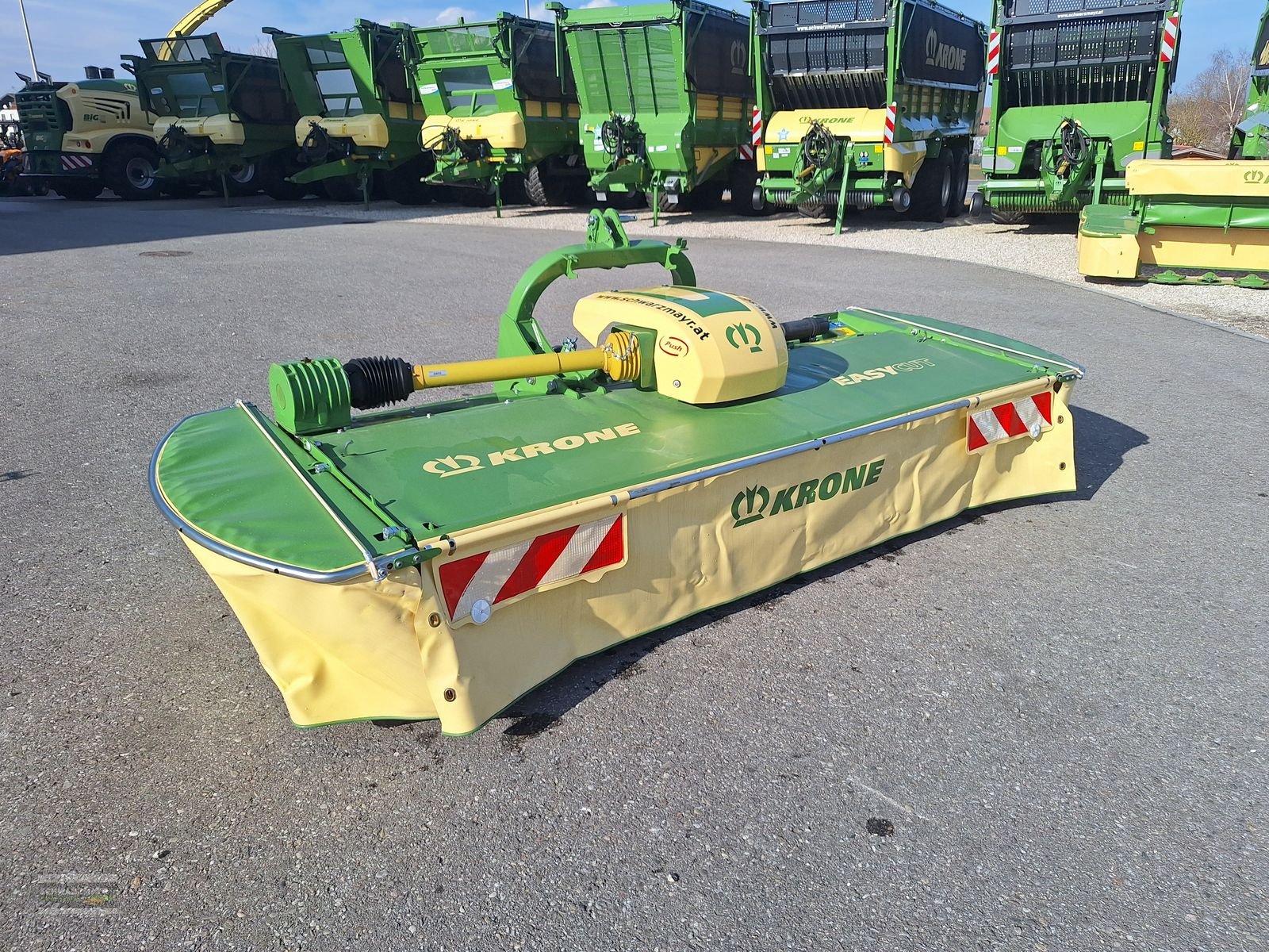 Mähwerk Türe ait Krone EasyCut F320 G4 SS geschoben, Neumaschine içinde Gampern (resim 3)