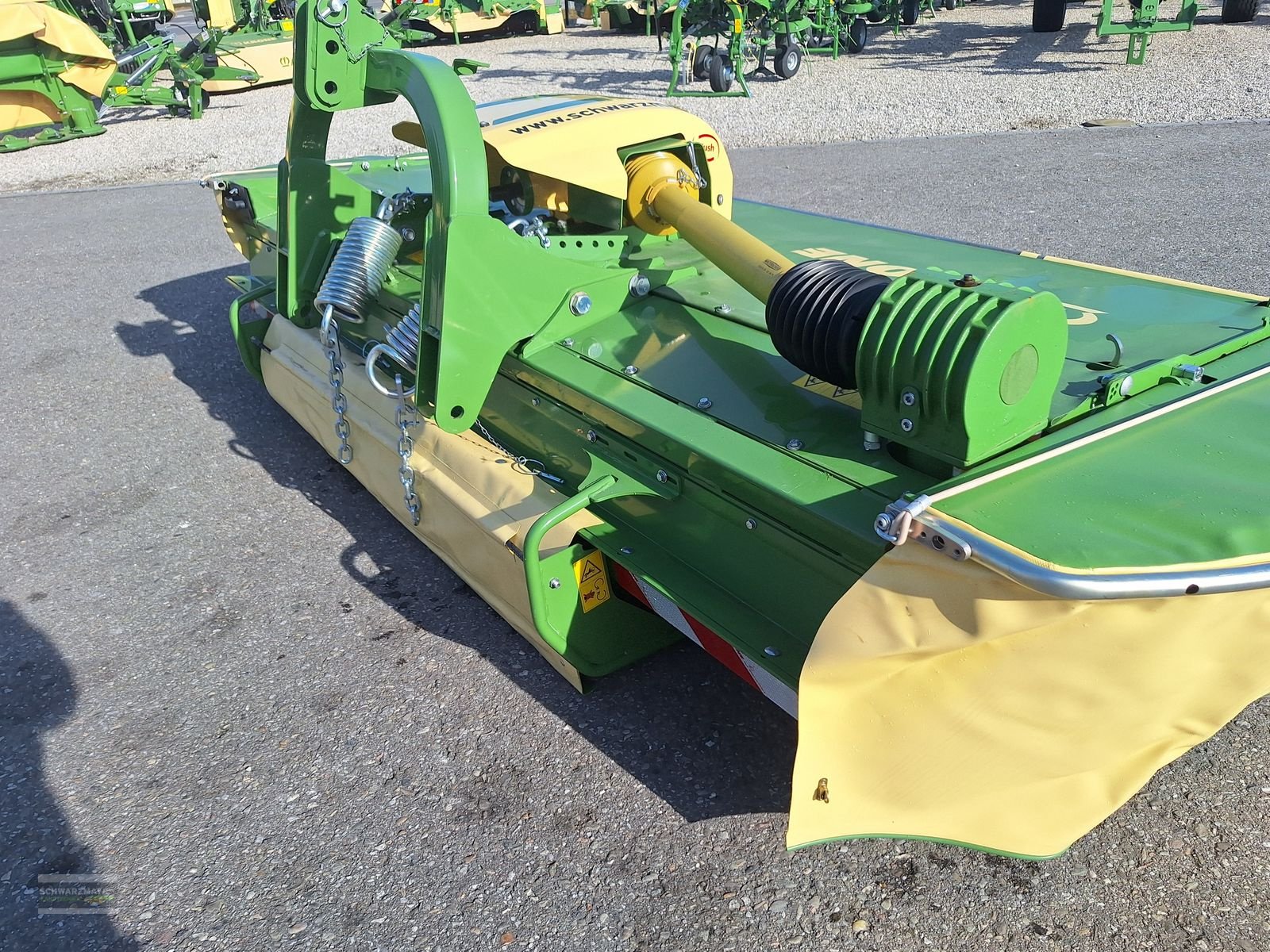 Mähwerk Türe ait Krone EasyCut F320 G4 SS geschoben, Neumaschine içinde Gampern (resim 10)