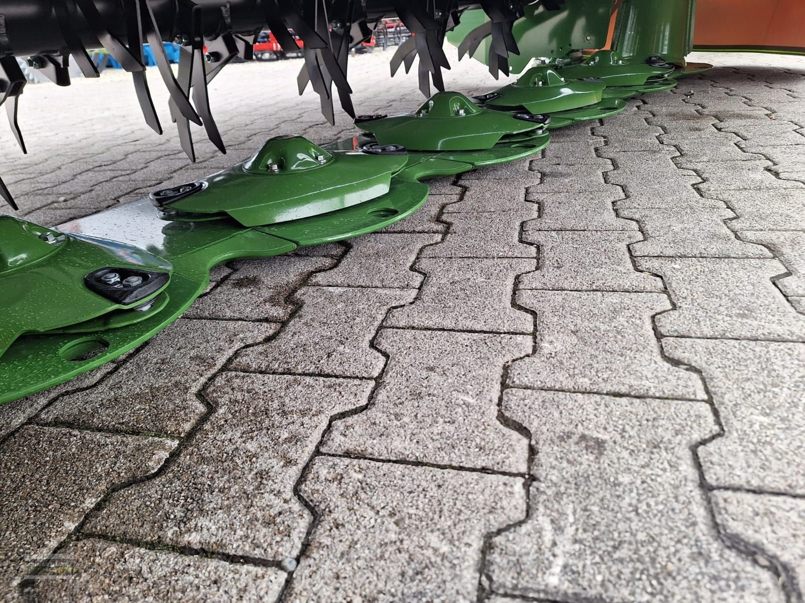 Mähwerk of the type Krone EasyCut R 320 CV, Neumaschine in Aurolzmünster (Picture 12)