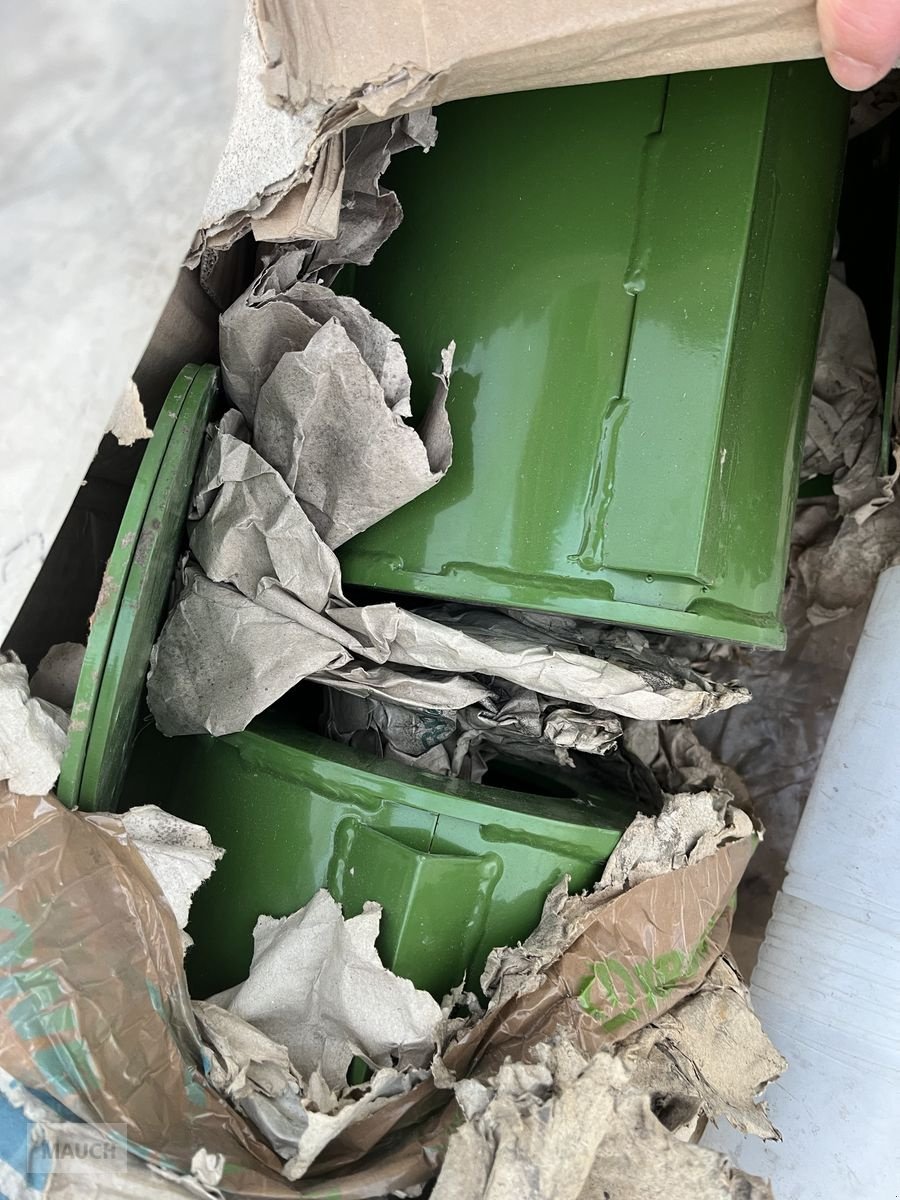 Mähwerk des Typs Krone schmalere Schwadablage Beipack, Neumaschine in Burgkirchen (Bild 1)